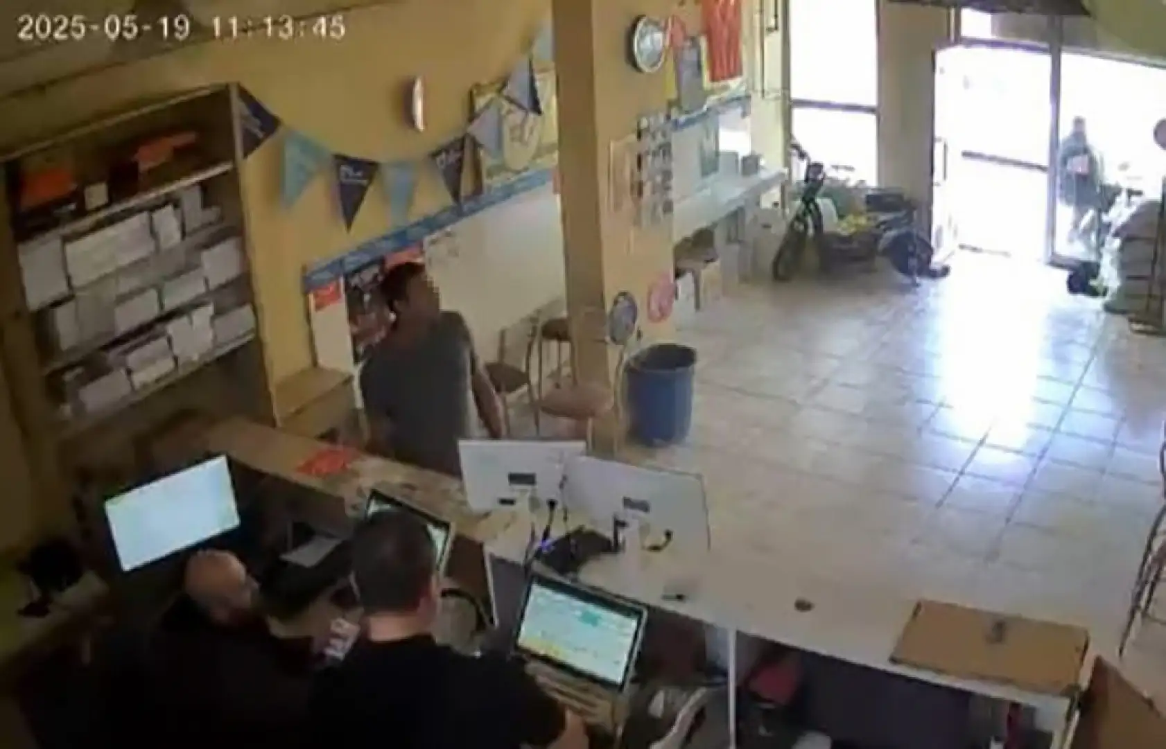 Film gibi hırsızlık! 'Kazı Kazan'la gelip ortalığı kazıyıp gitti!