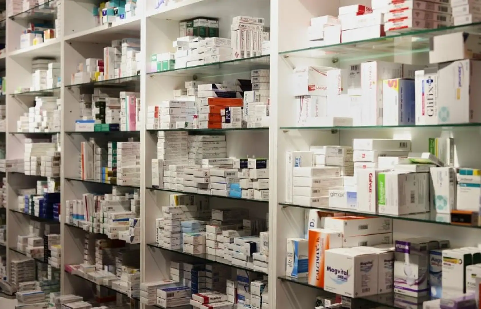 Eczanede fenalaşan 2 yaşındaki çocuk hayatını kaybetti