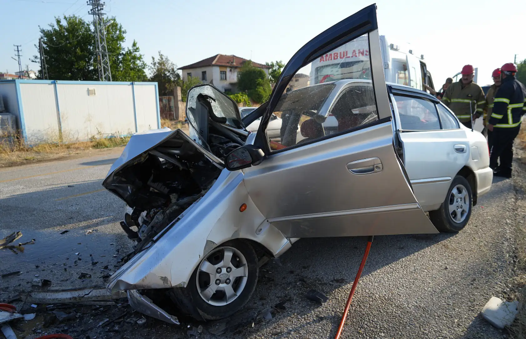Otomobiller kafa kafaya çarpıştı: Sürücüler hayatını kaybetti