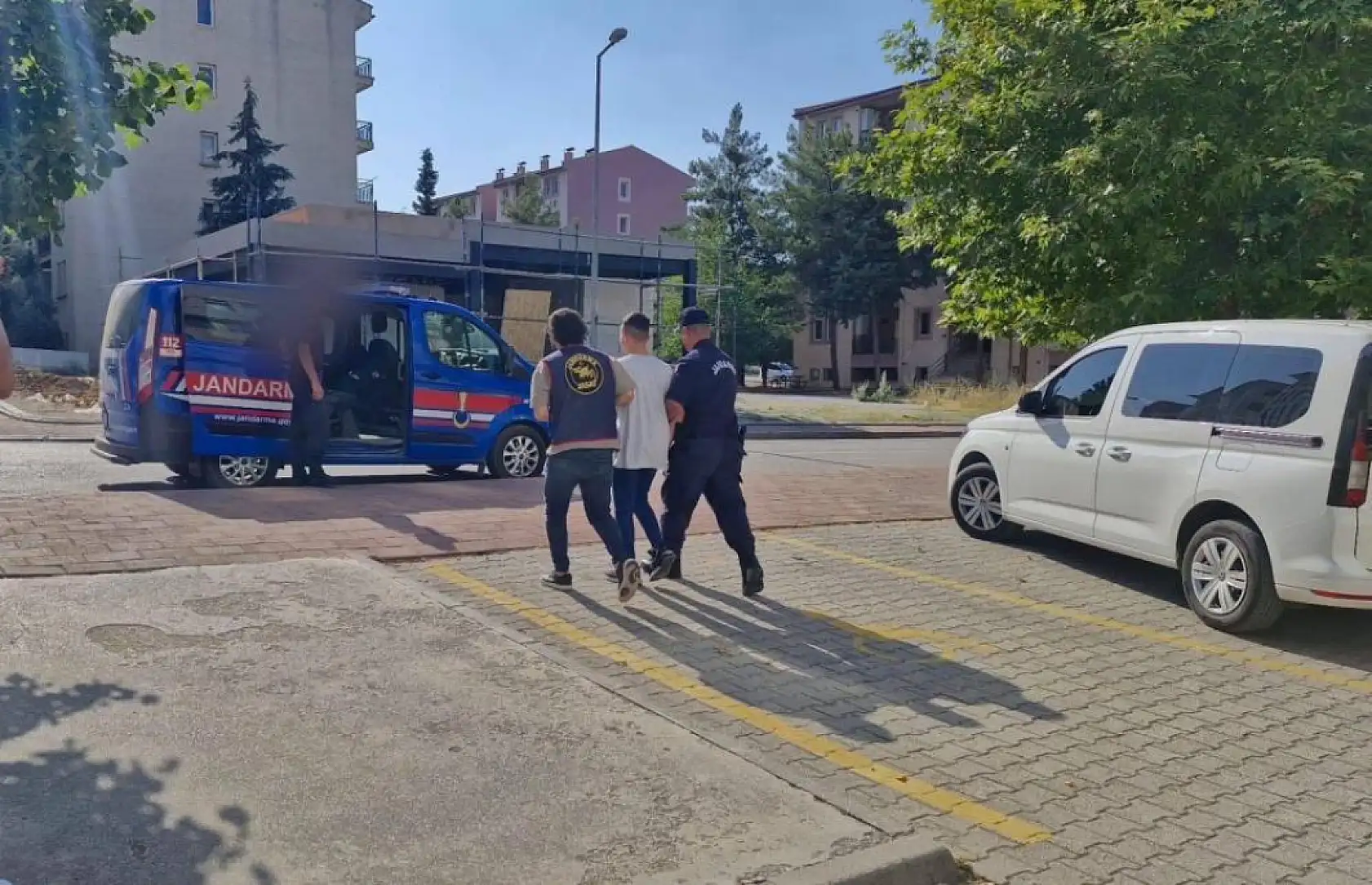 Genç çifte düğün öncesi büyük şok Eve bıraktıkları 850 bin liralık takıları bir çocuk tarafından çalındı