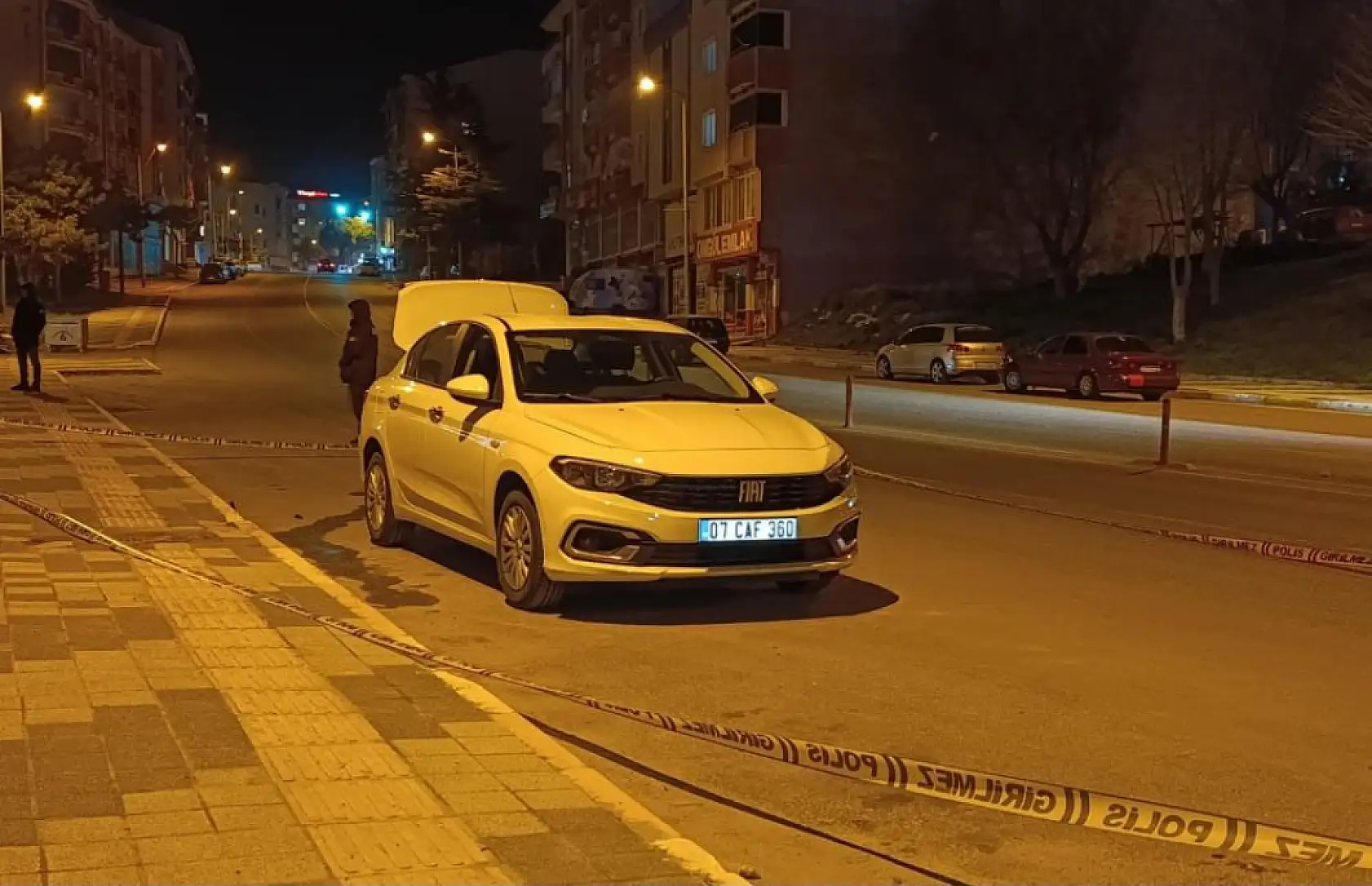 Aracından inerek kendini vuran genç hayatını kaybetti