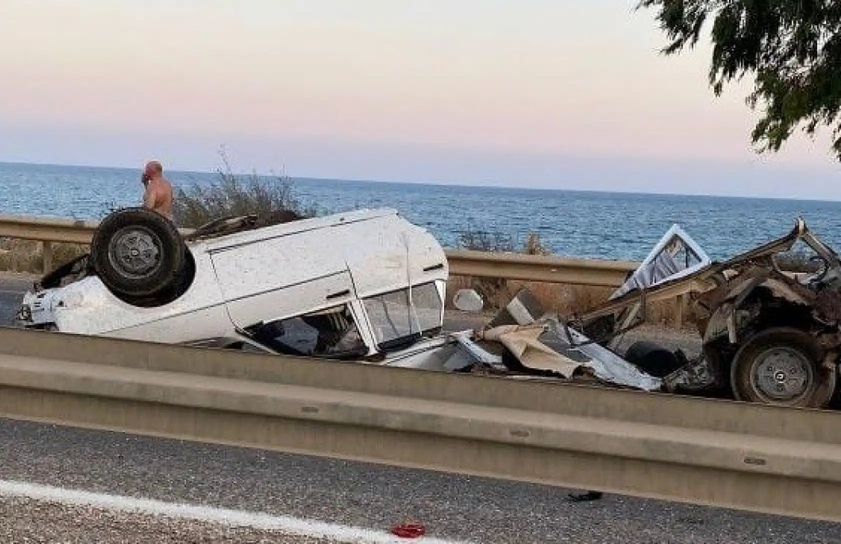 20 yaşındaki gencin acı sonu! Takla atan araçta can verdi