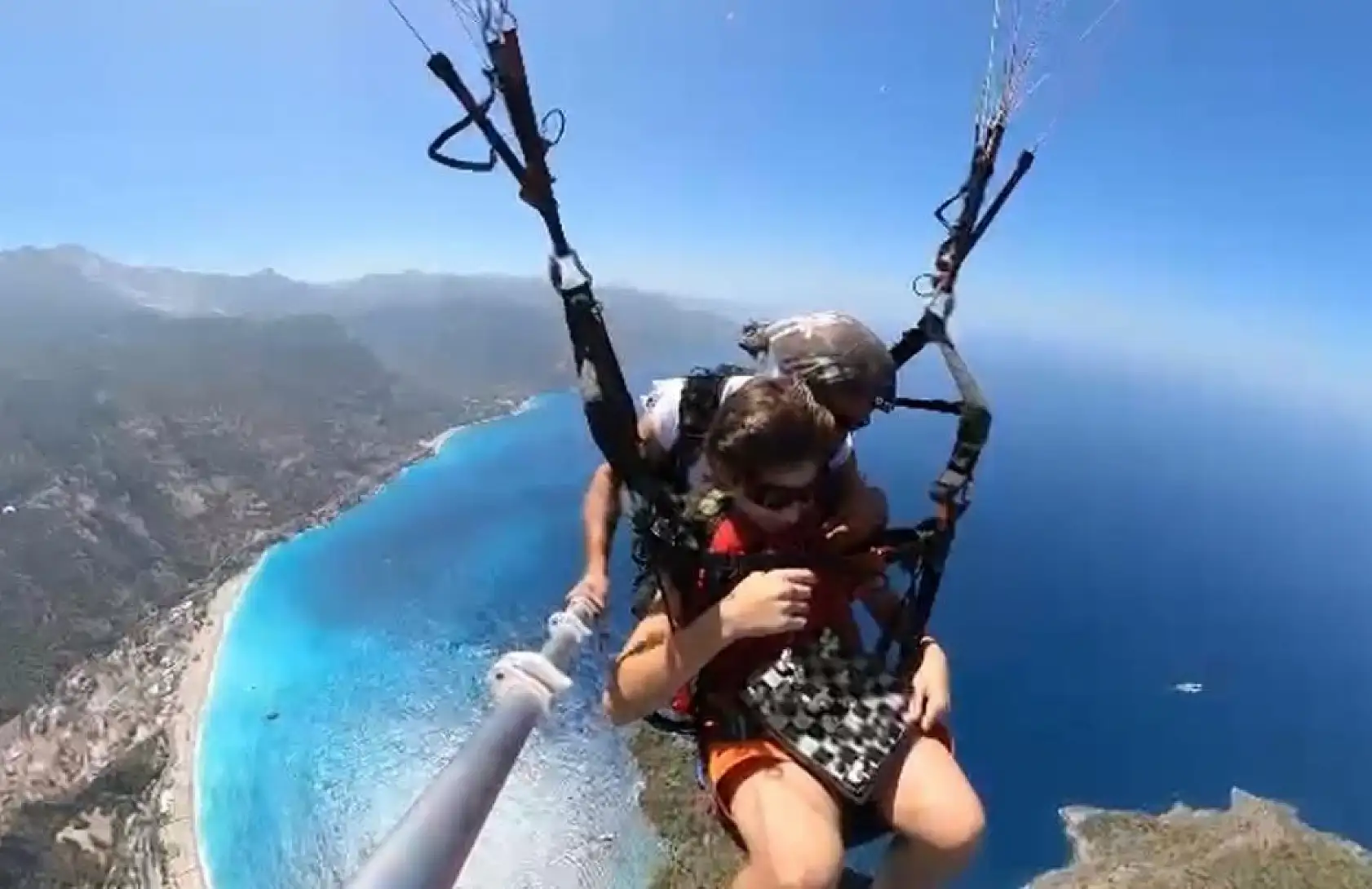 Fethiye'de yamaç paraşütü uçuşunda 'Satranç' deneyimi