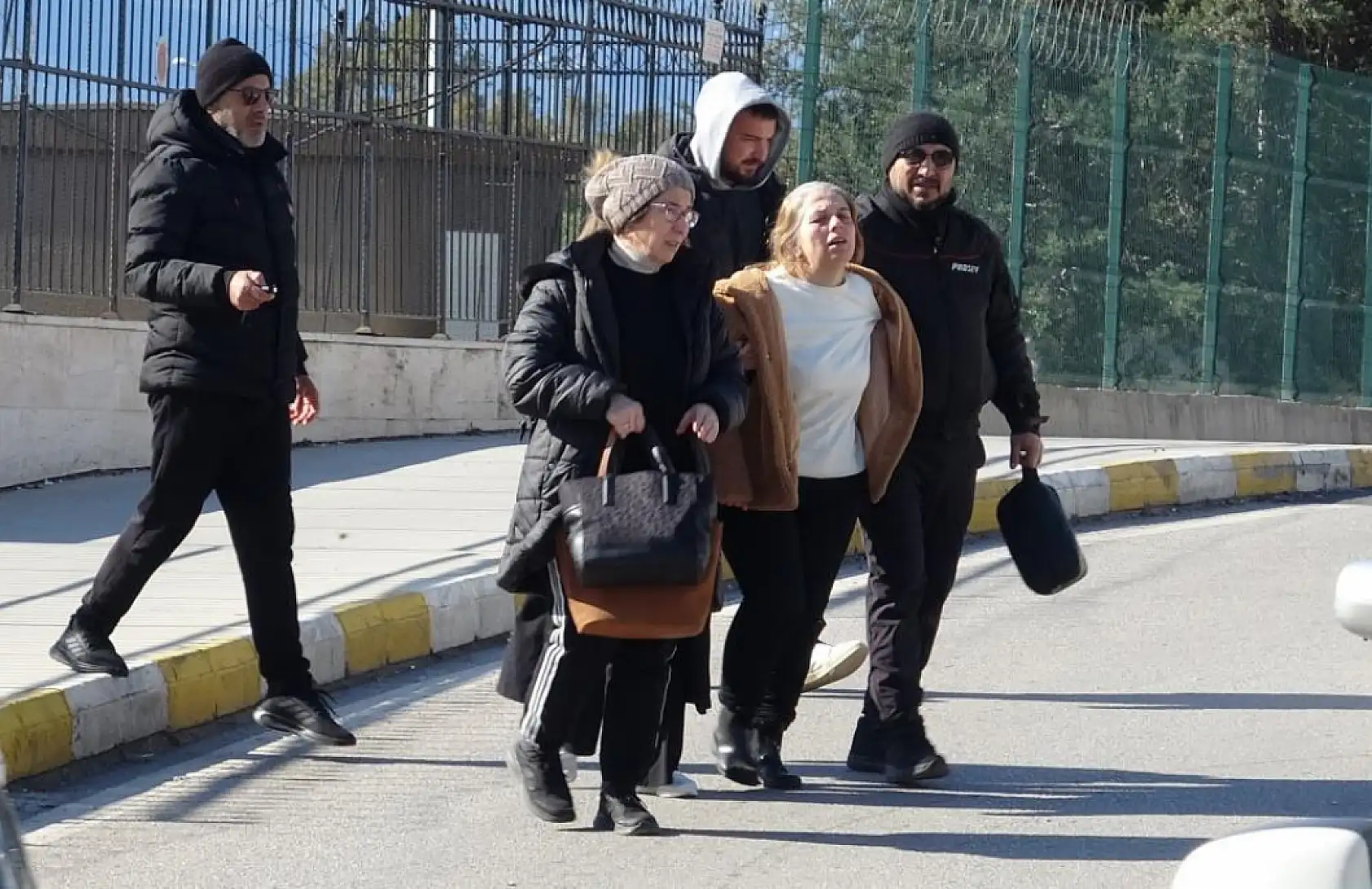 Yol kenarında ölü bulunan 14 yaşındaki çocuğun ailesi gözyaşlarına boğuldu