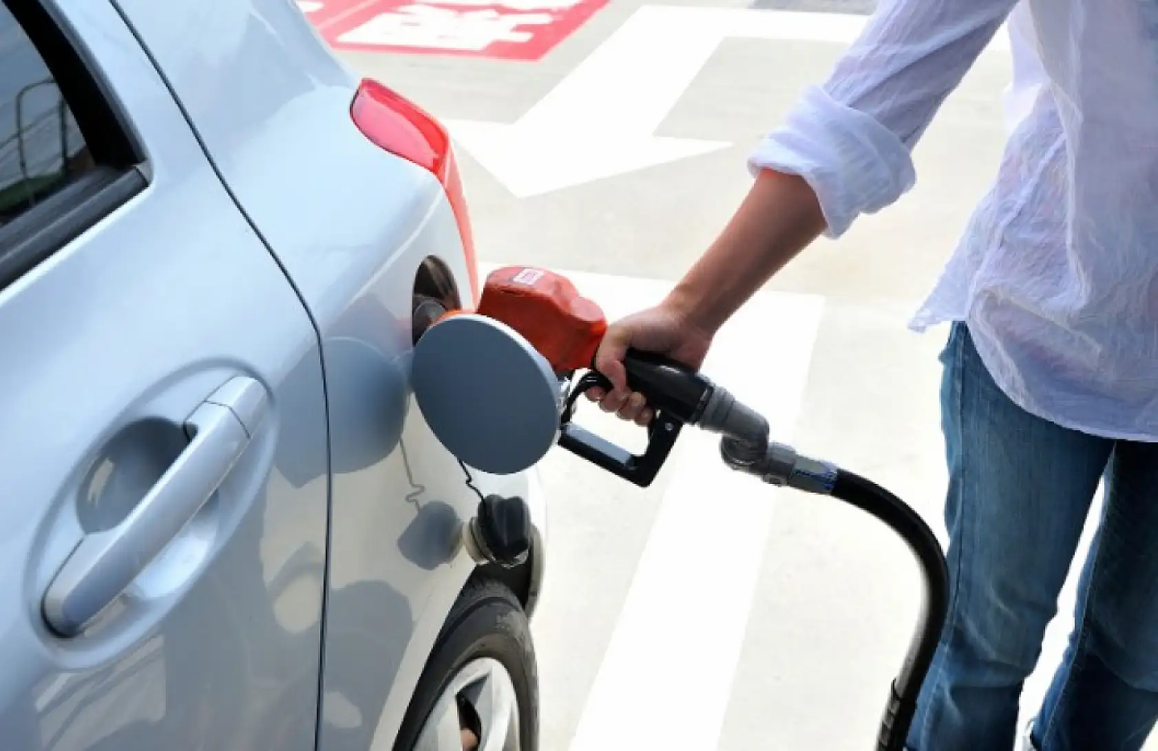 Pompa başında şaşırmayın benzine yine zam geldi