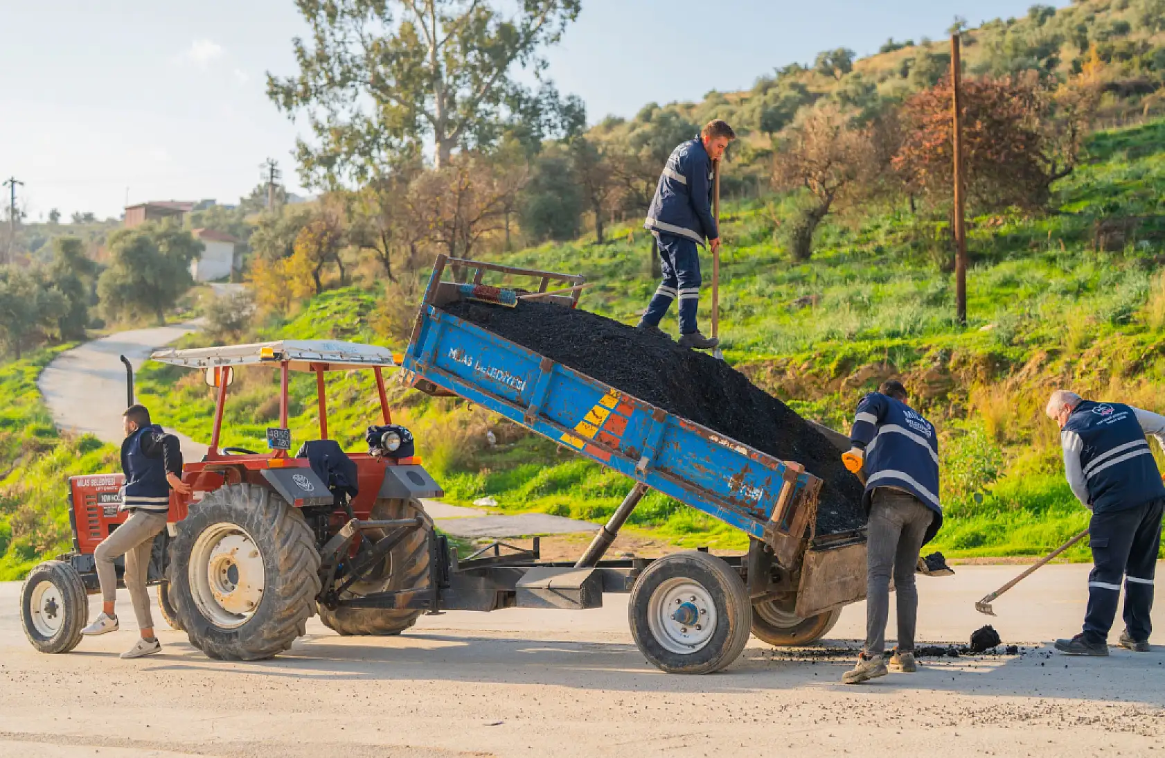 Milas'ta Çevre Düzenleme ve Yeşil Alan Çalışmaları Sürüyor