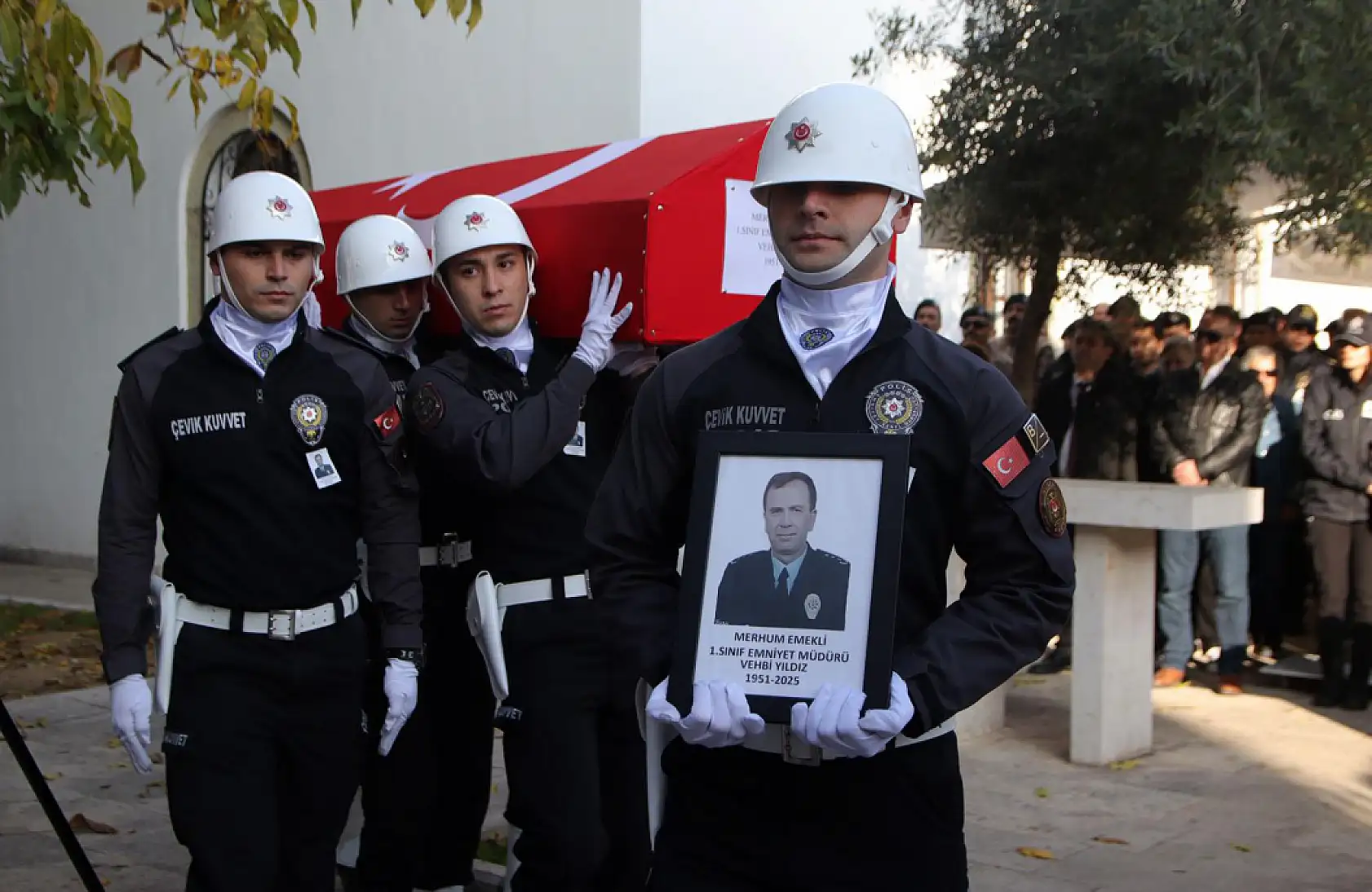 Emekli emniyet müdürü Vehbi Yıldız Muğla'da hayatını kaybetti