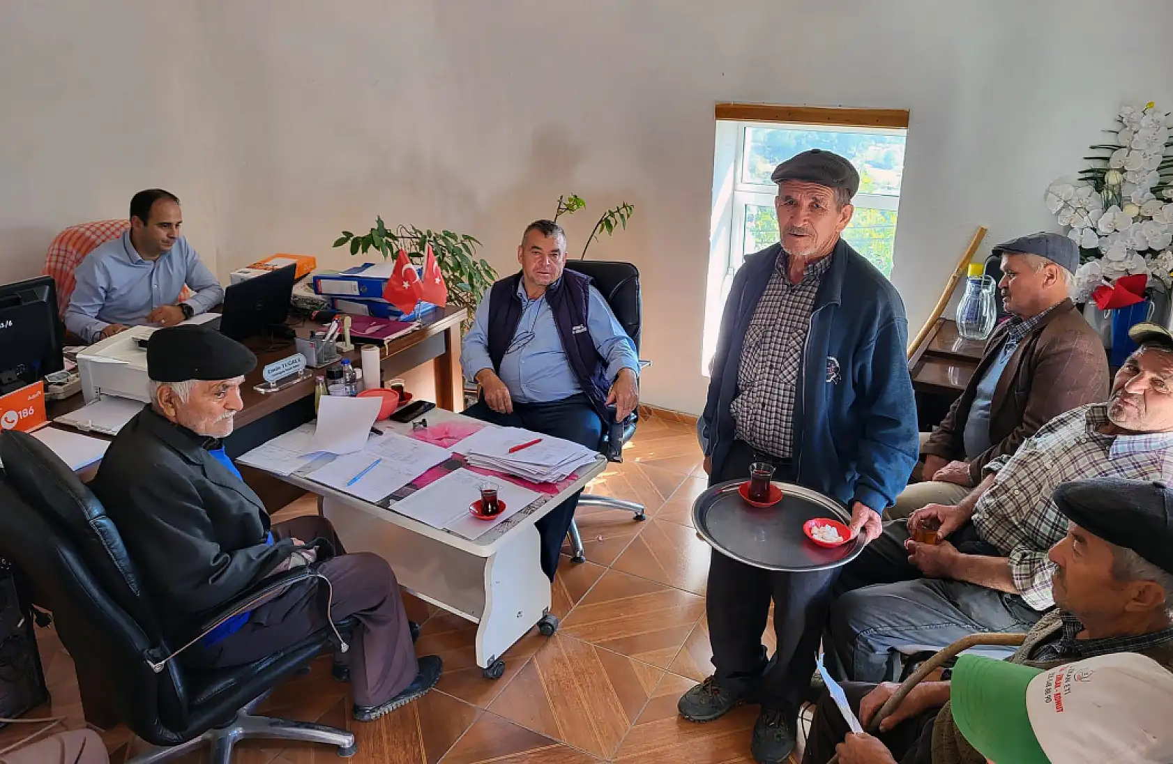 Menteşe Ziraat Odası Başkanı Baştuğ, Şenyayla'da elma üreticilerinin sorunlarını dinledi