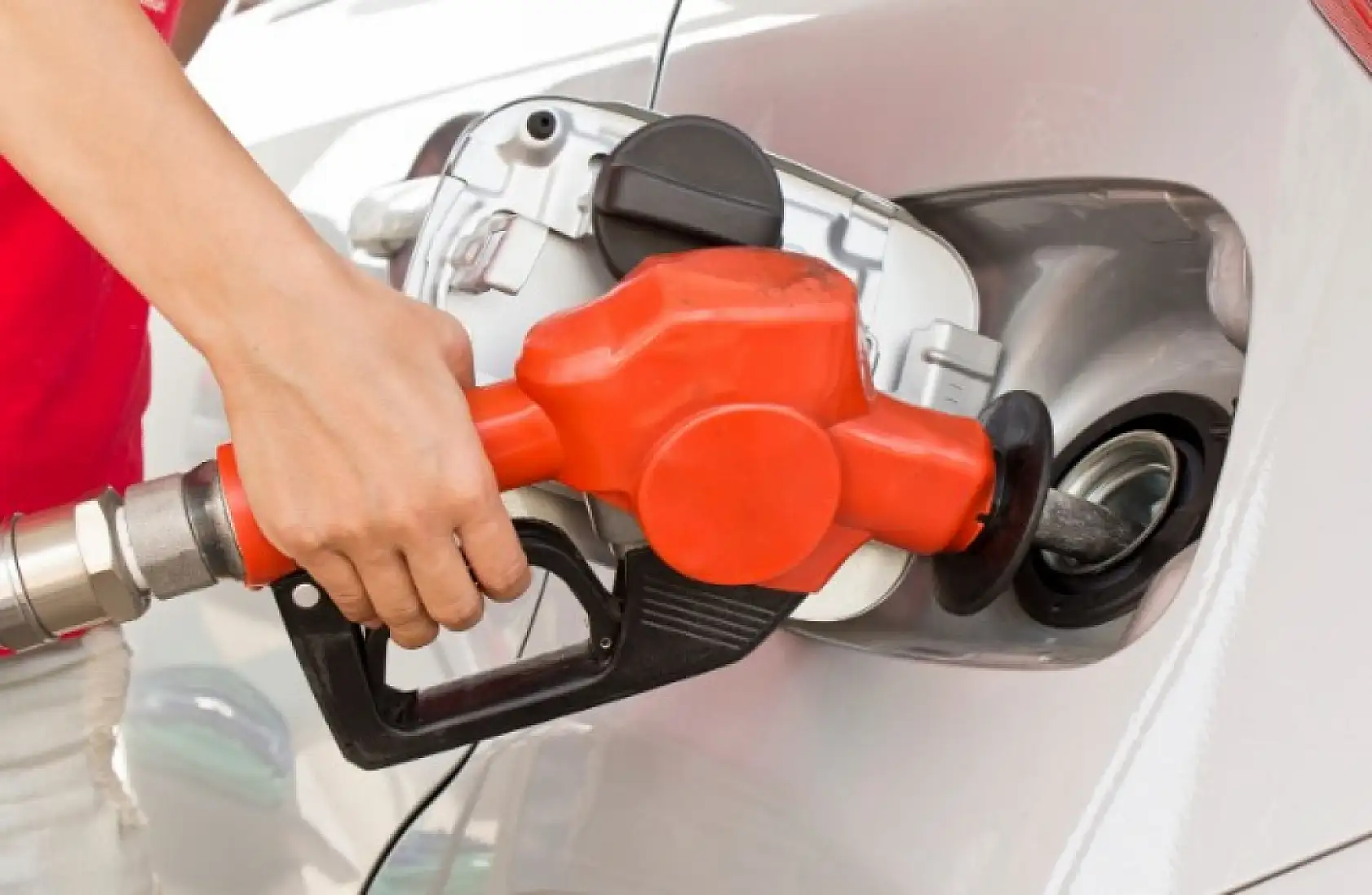 Pompa başında şaşırmayın benzine yine zam geldi