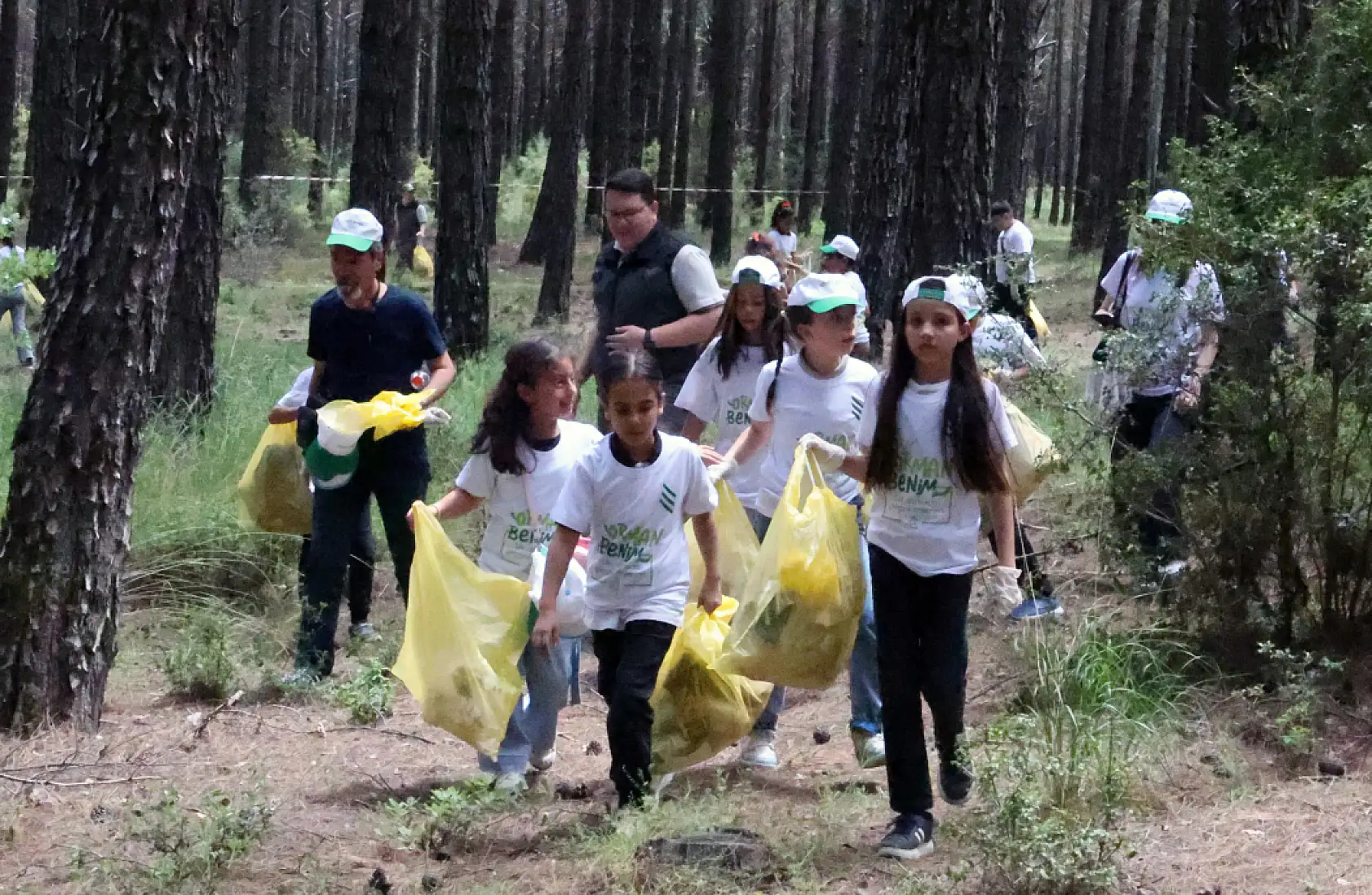 Muğla'da Yarım saatte 580 kilo çöp toplandı