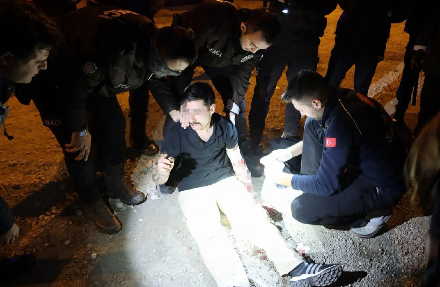 'Kaybedecek bir şeyim yok' diyen şahıs bıçakla kendini yaraladı