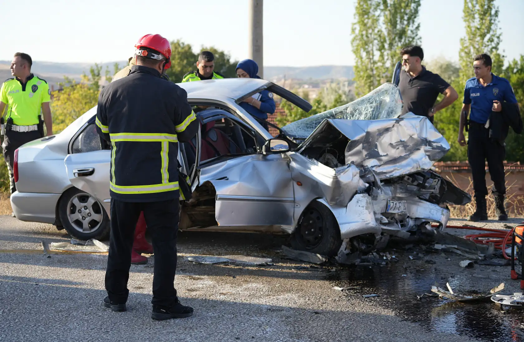 Otomobiller kafa kafaya çarpıştı: Sürücüler hayatını kaybetti