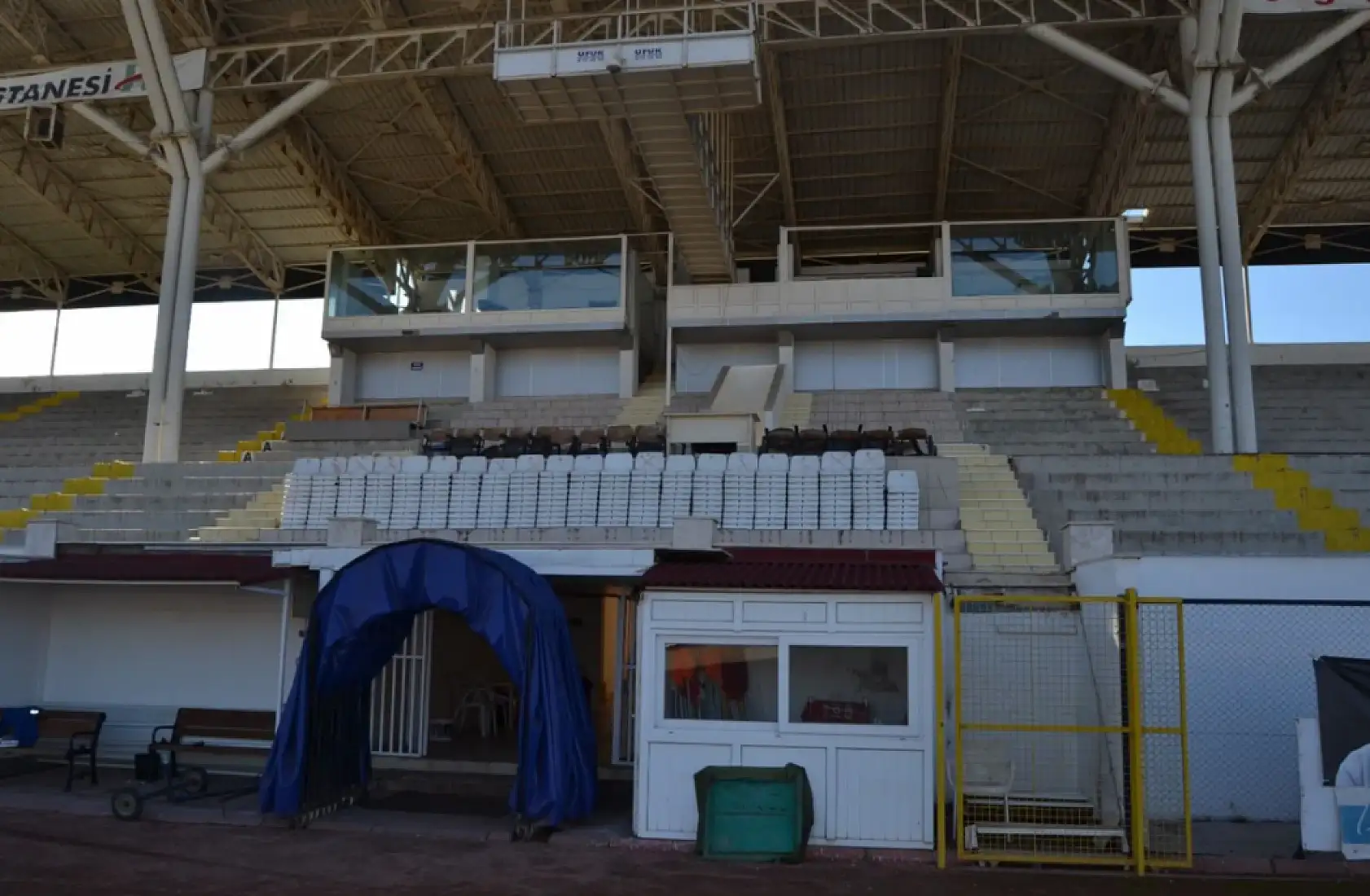 Fethiyespor'da Tribün Sorunu: 7 Aydır Yıkılmadı