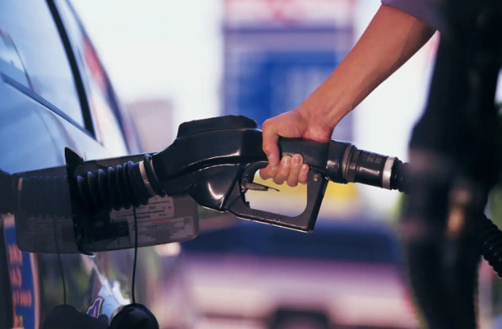 Pompa başında şaşırmayın benzine yine zam geldi