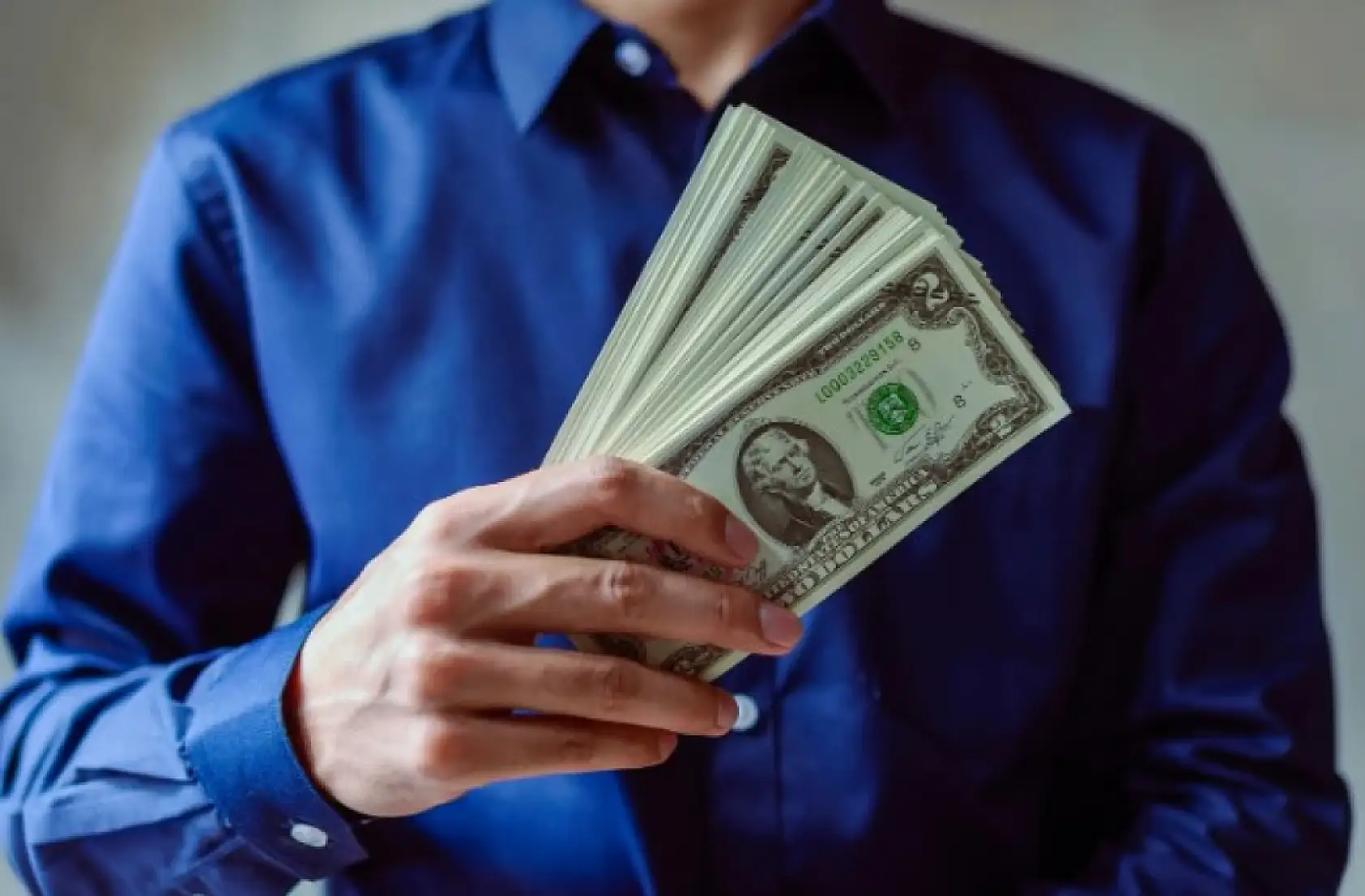 Dolar yıllar sonra bir ilki yaşayarak inişe başladı