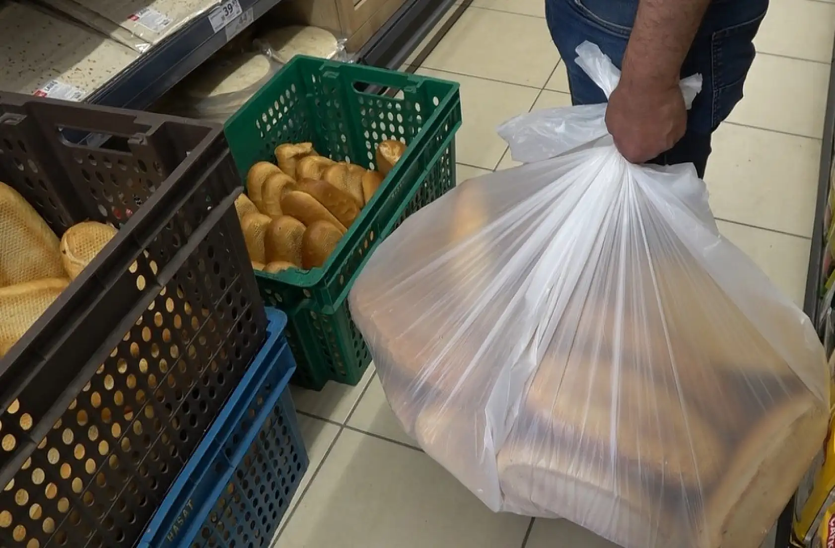 İki marketin fiyat rekabeti ekmeği 6 TL'ye kadar düşürdü