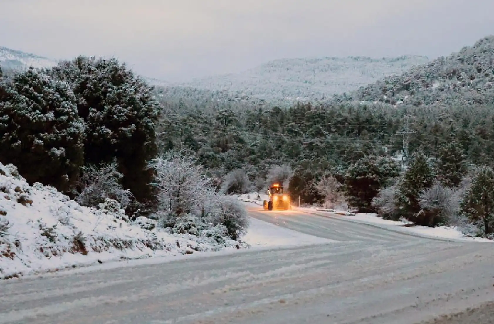 Muğla Büyükşehir ekiplerinin kar mesaisi başladı