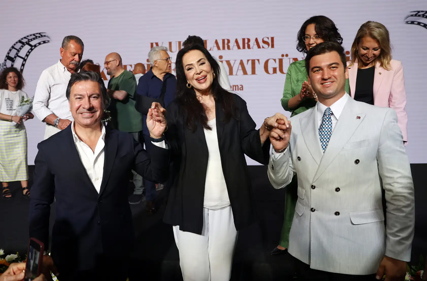 Türkan Şoray, kendisine duyulan sevgiyi 'sinema büyüsü' sözleriyle açıkladı