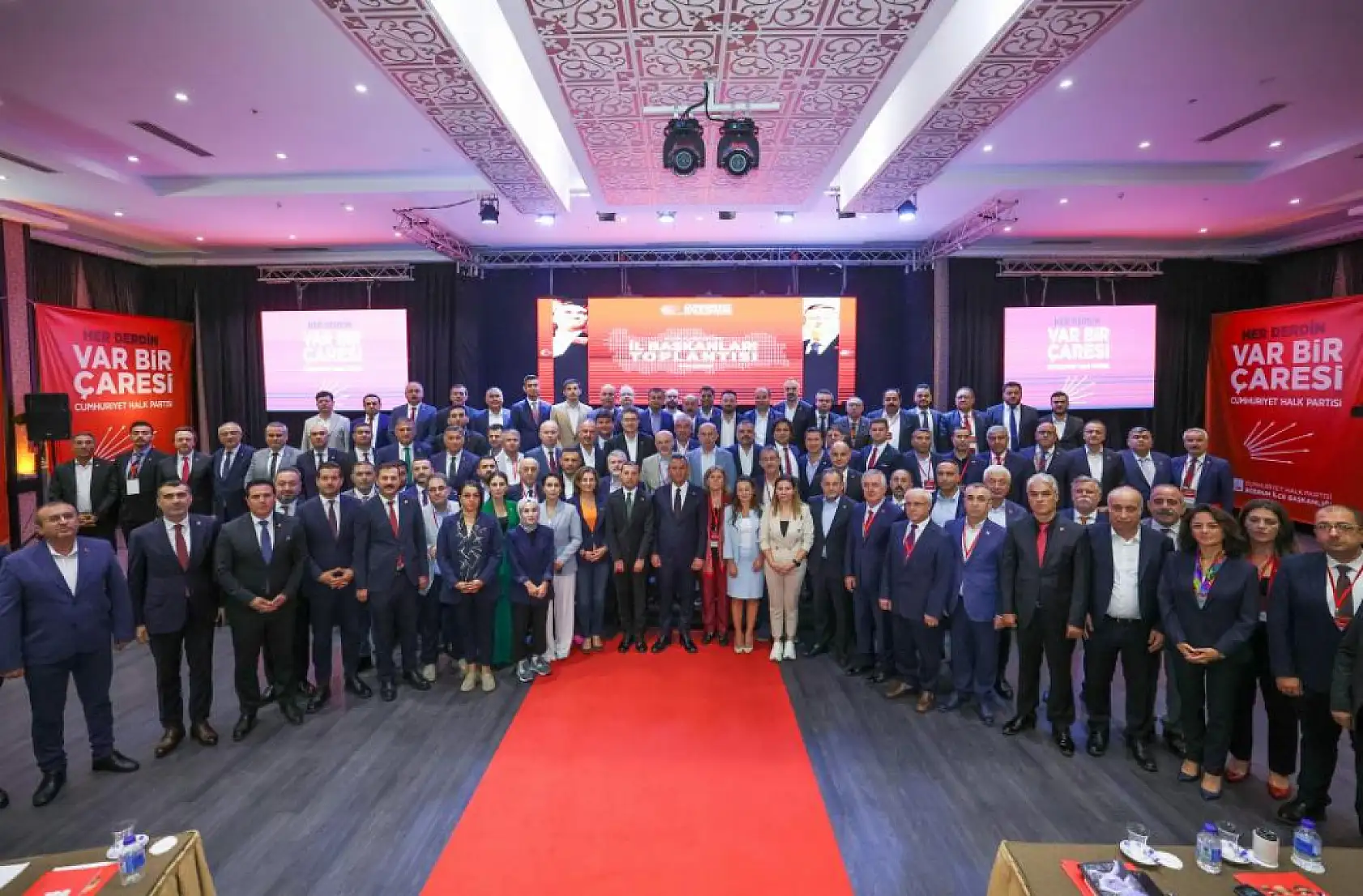 Özgür Özel,  'CHP artık Türkiye'nin partisidir'