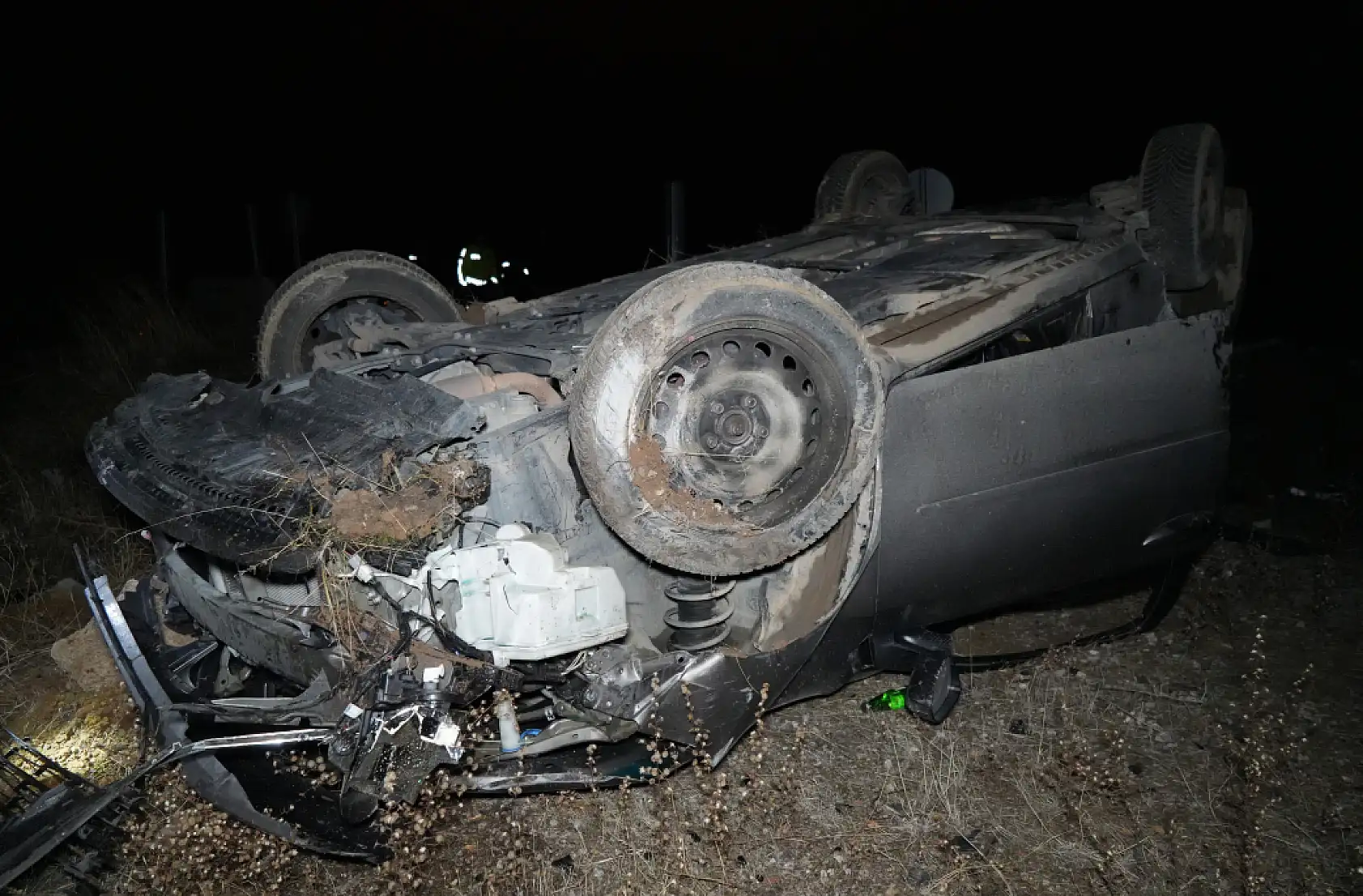 Takla atan otomobilin sürücüsü kaza sonrası ortadan kayboldu