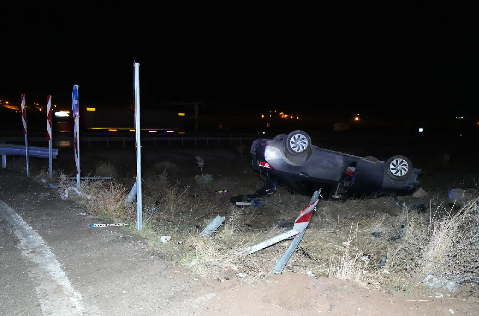 Takla atan otomobilin sürücüsü kaza sonrası ortadan kayboldu