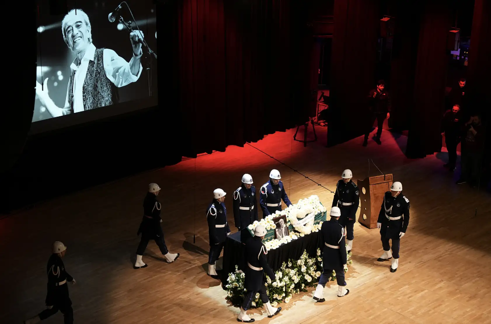 Edip Akbayram için Cemal Reşit Rey Konser Salonu'nda tören düzenlendi