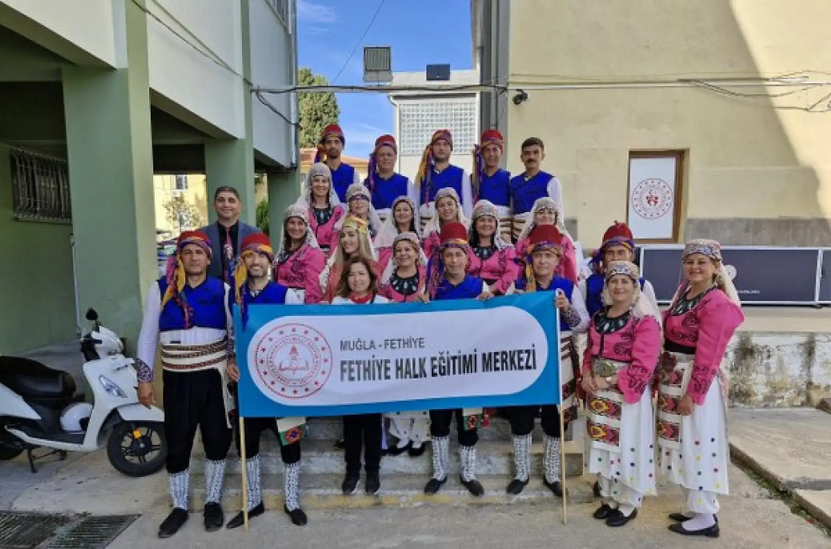 Halk Oyunları Ekibinden Muhteşem Gösteri