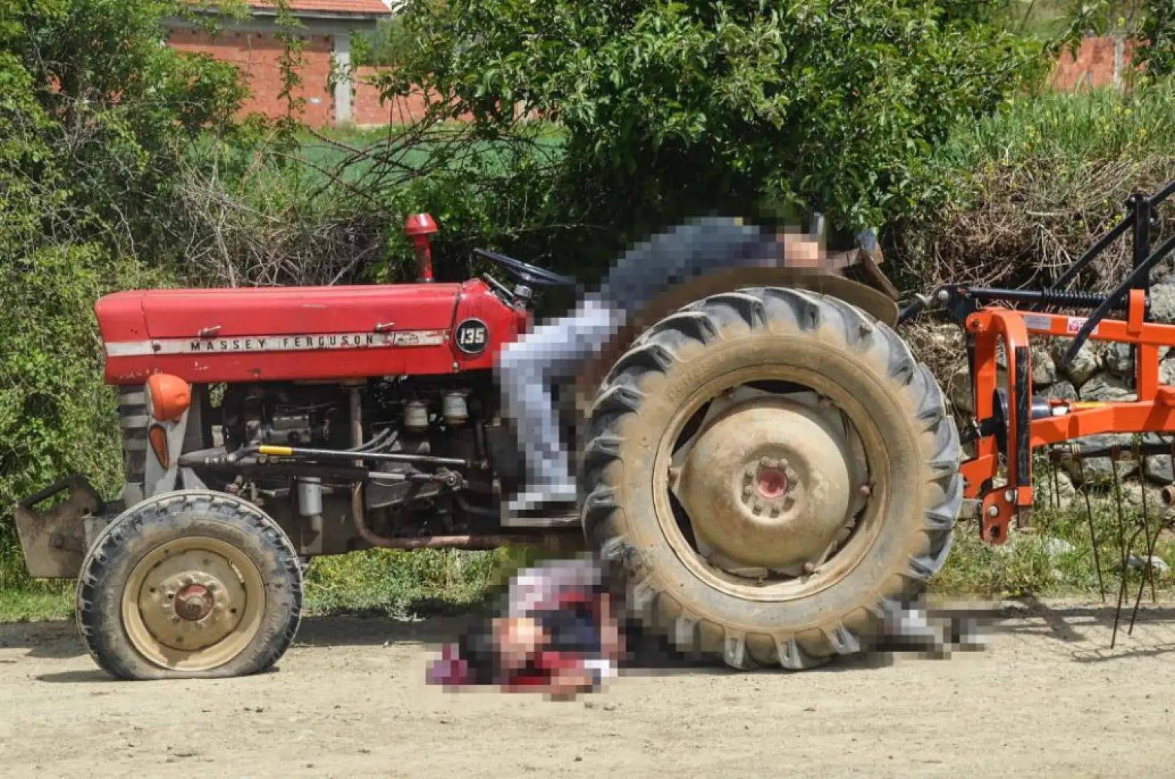 Aileler arasındaki kanlı düğüm: Karı-koca traktörde kurşunlara hedef oldu