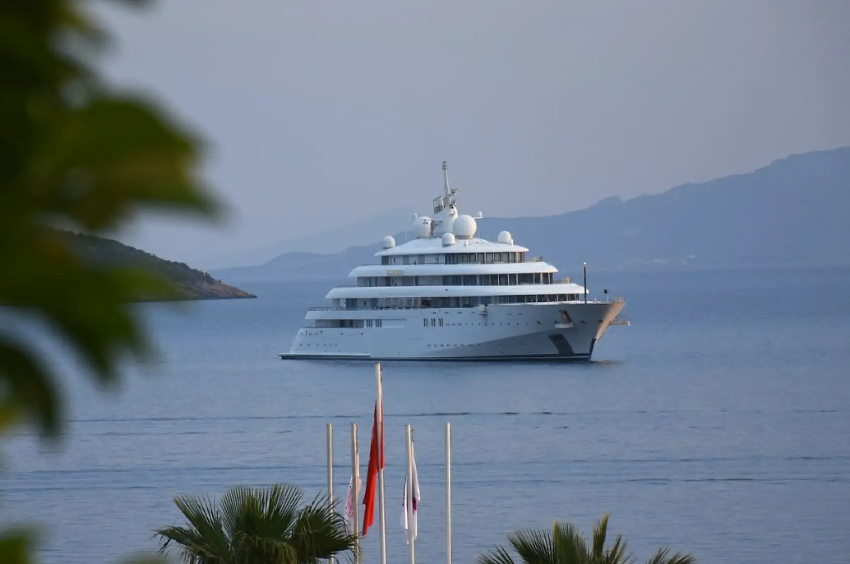 Bodrum'a gelen mega yatlara yakıt ikmali yapıldı