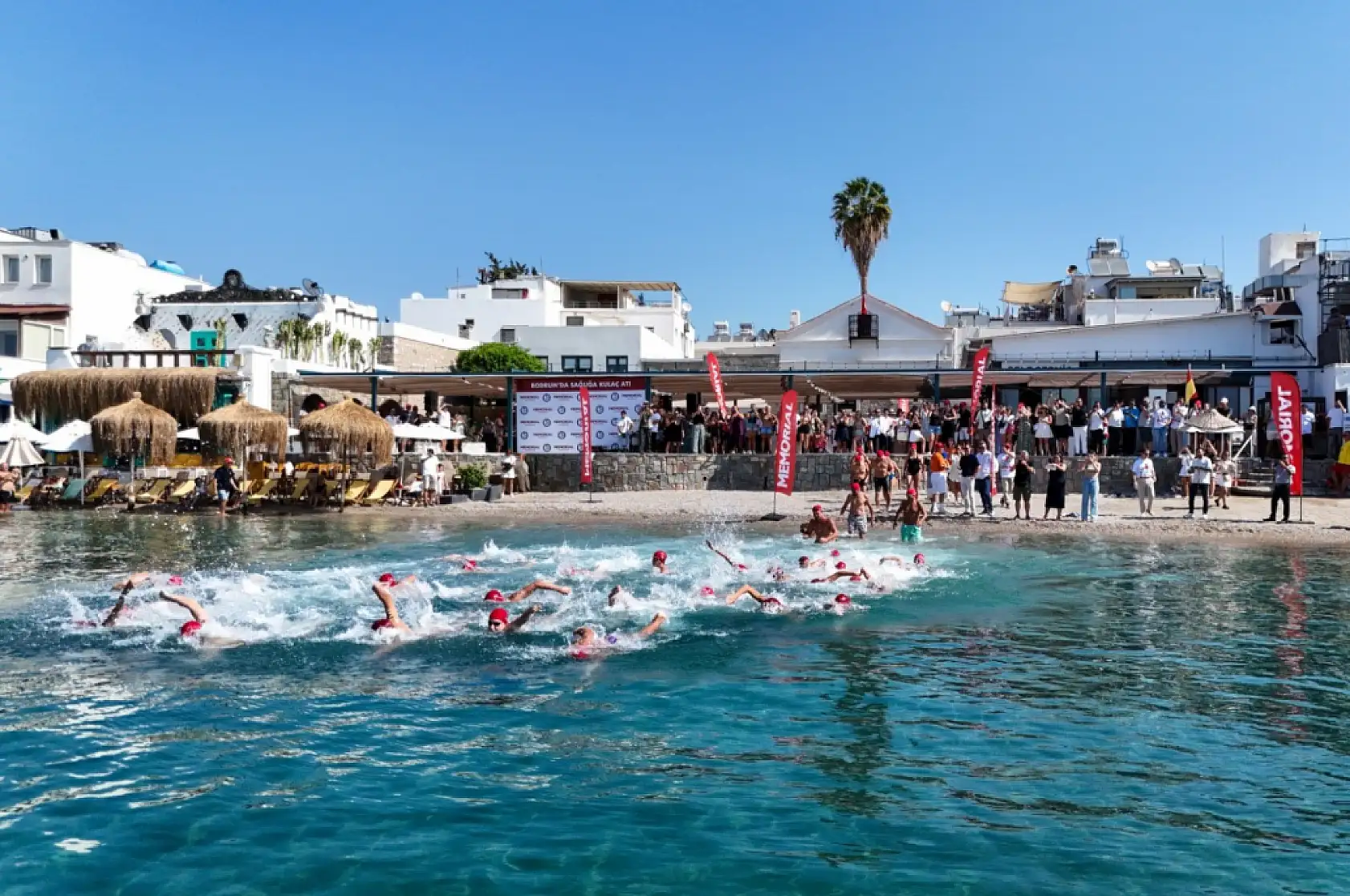 Bodrum'da sağlık için kulaç attılar