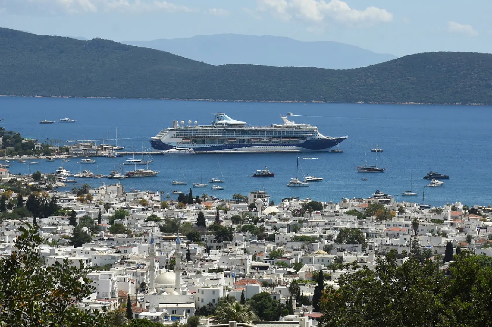 Bodrum'a 'Marella Discovery 2' kruvaziyeriyle 1789 turist geldi