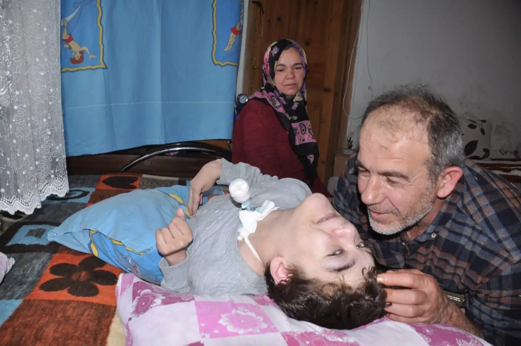 26 yıldır gözü gibi baktığı engelli oğlunu kaybeden anne, 'Yılın Annesi' seçildi