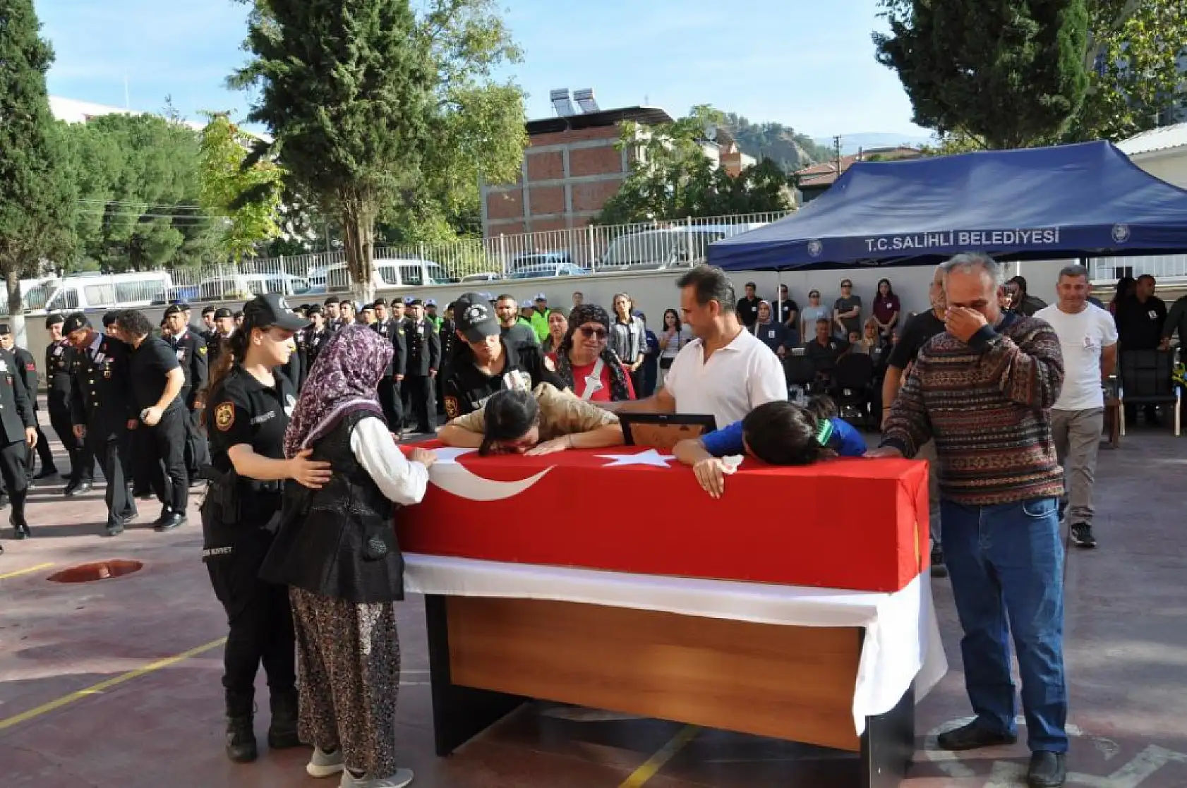 Manisa'daki tır faciasında yaralanan polisten acı haber