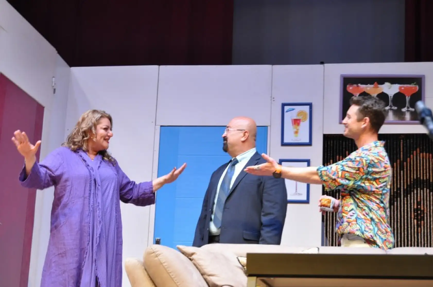 Fethiye'de 'Vay Başımıza Gelenler' adlı oyun seyirci ile buluşuyor