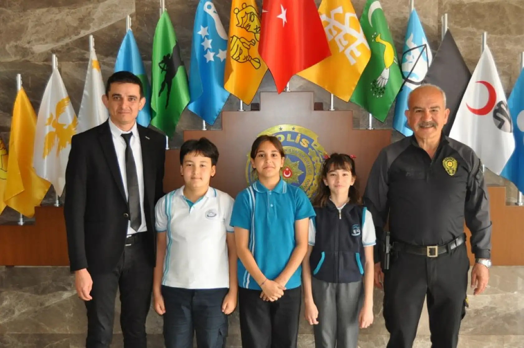 Emniyet Müdürü Dadaşoğlu, Görevi Öğrenci Miray'a Bıraktı