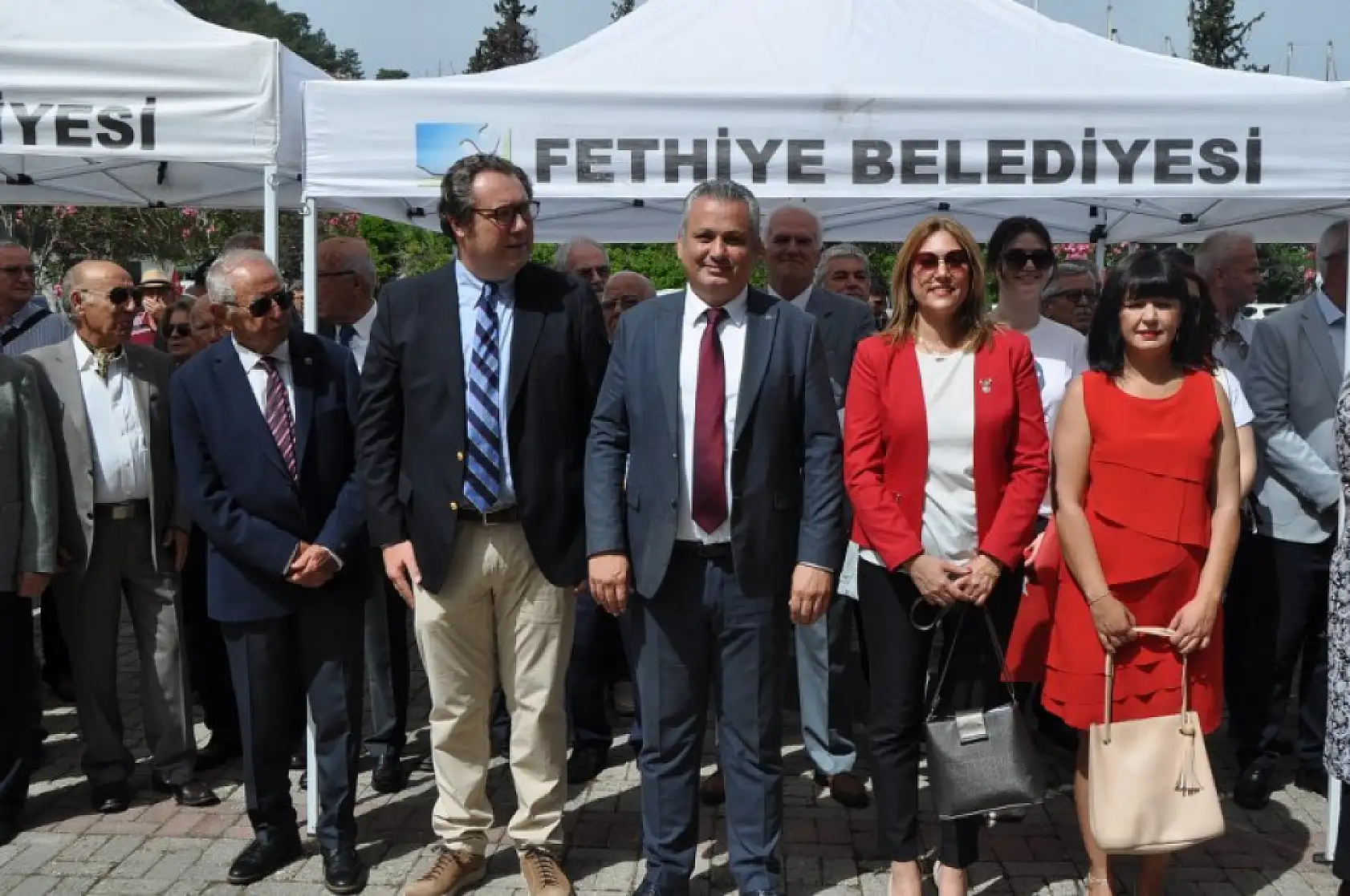 Cumhuriyet Meydanı'nda çelenk sunum töreni