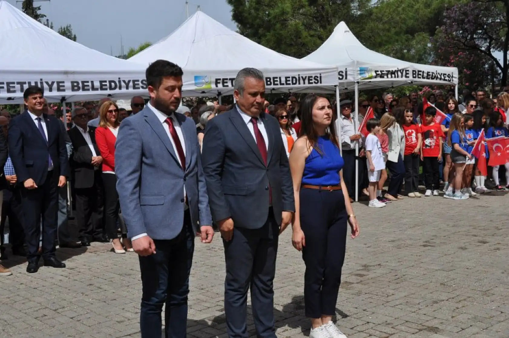 Cumhuriyet Meydanı'nda çelenk sunum töreni