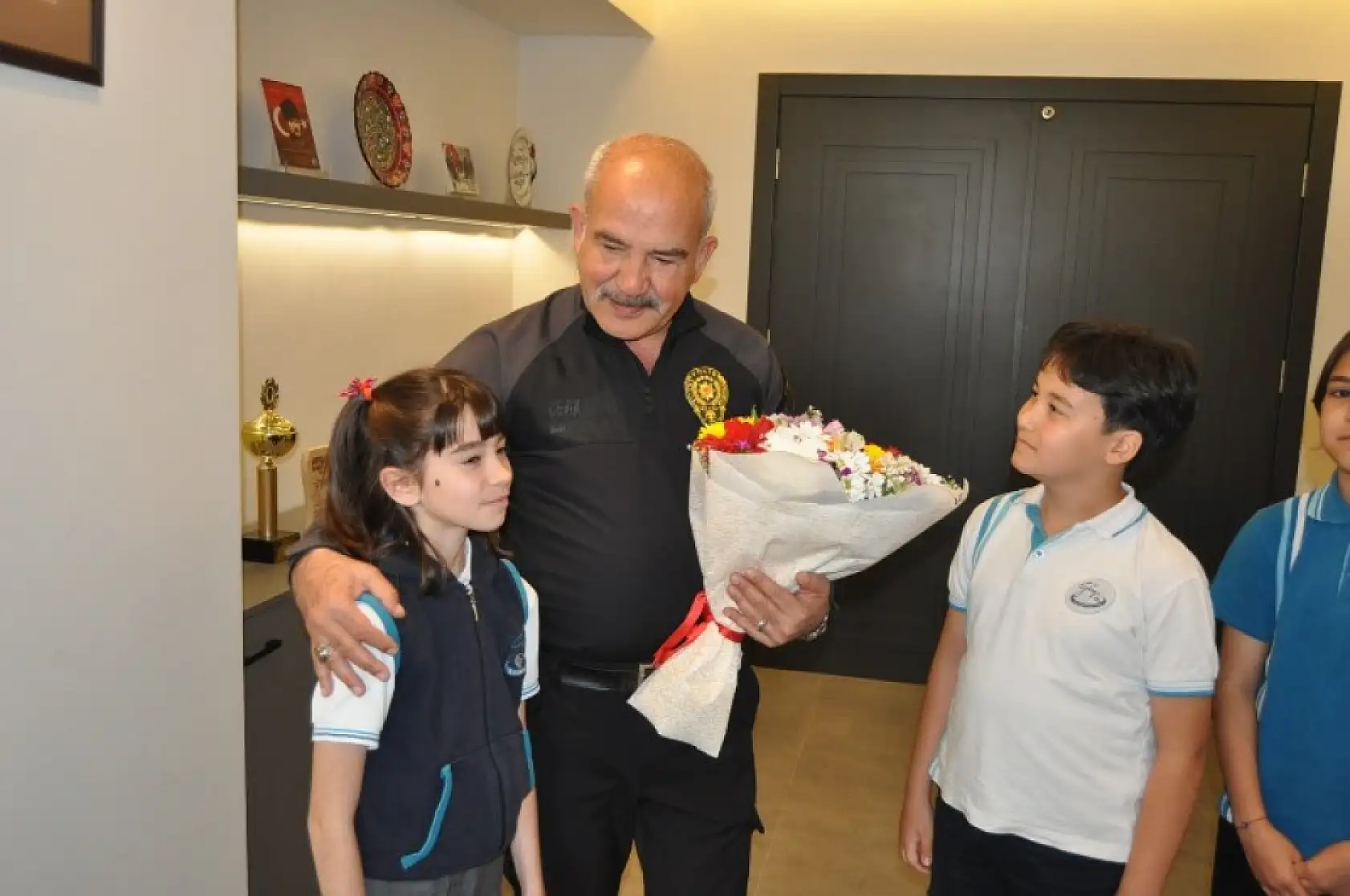 Emniyet Müdürü Dadaşoğlu, Görevi Öğrenci Miray'a Bıraktı