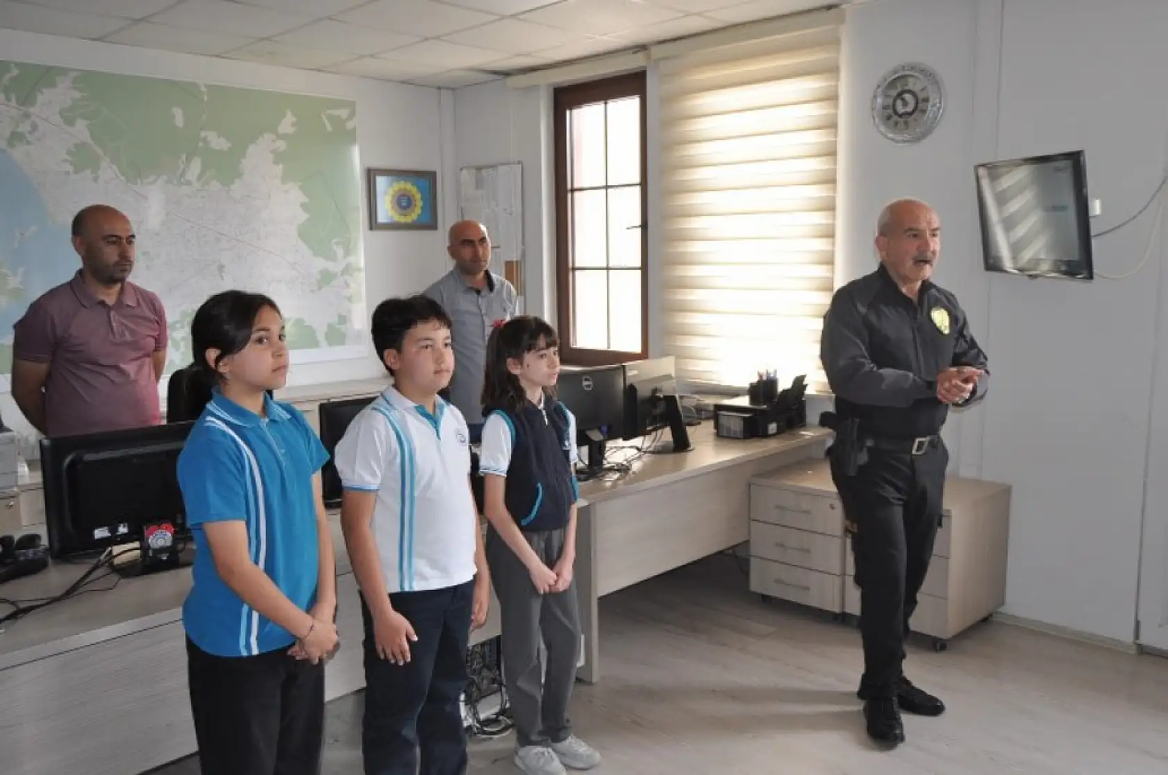 Emniyet Müdürü Dadaşoğlu, Görevi Öğrenci Miray'a Bıraktı