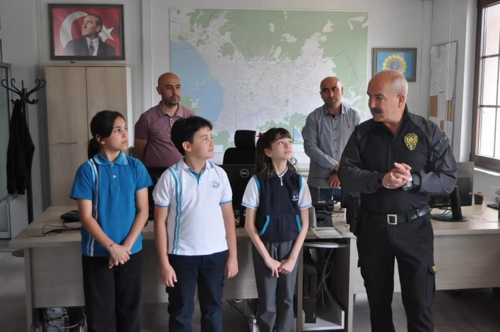 Emniyet Müdürü Dadaşoğlu, Görevi Öğrenci Miray'a Bıraktı