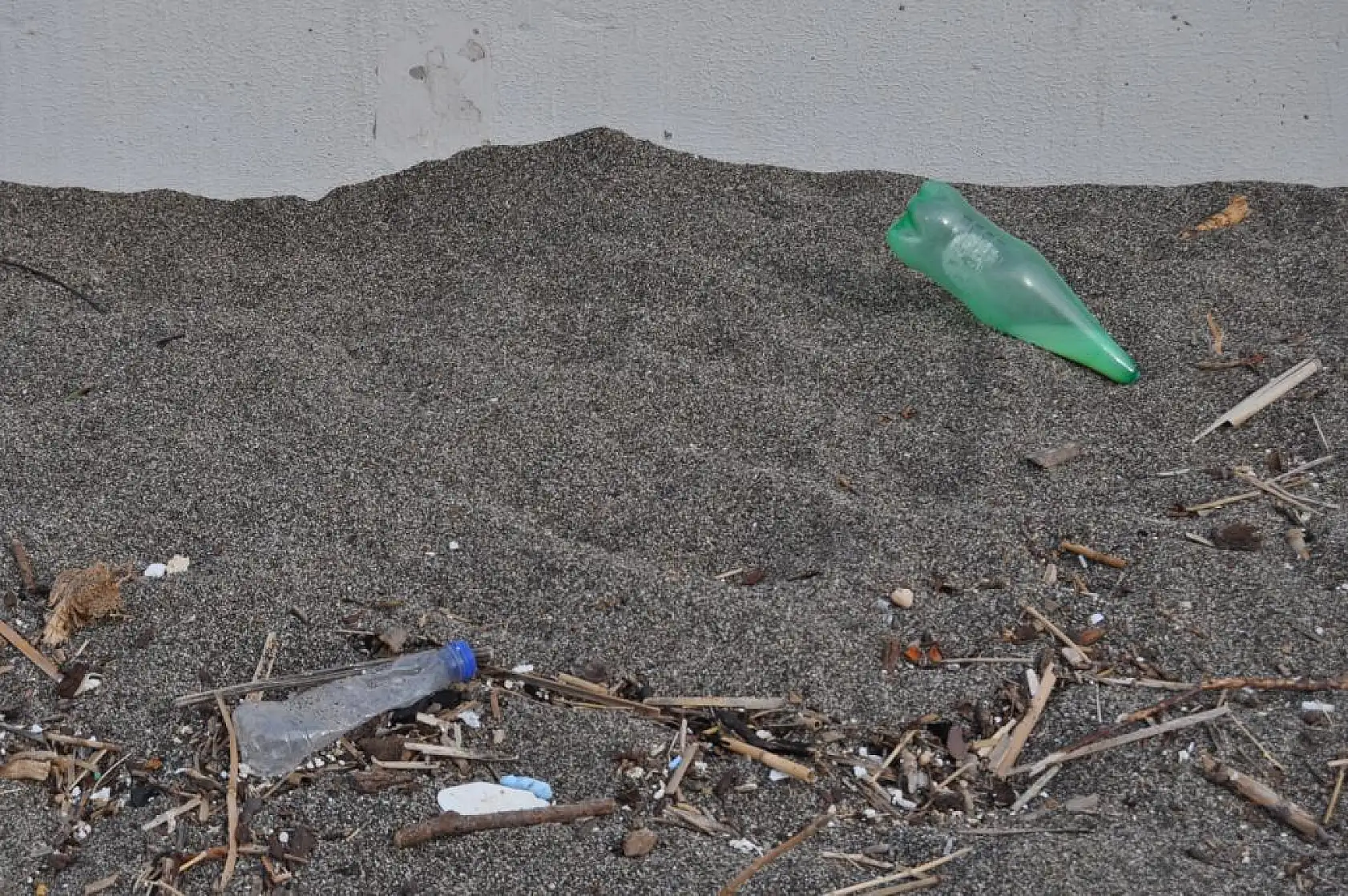 Çalış Plajı'nda manzaradan çok 'Çöpler' dikkat çekiyor