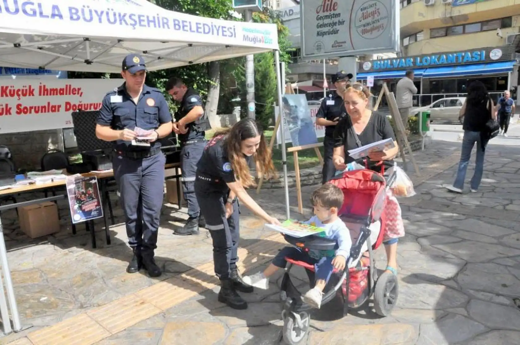 İtfaiye ekiplerinden anlamlı tanıtım