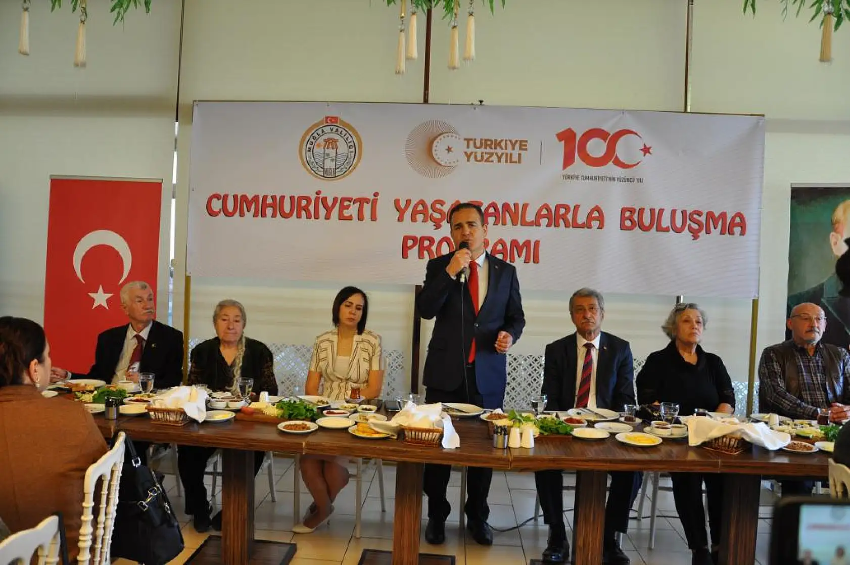 Vali Akbıyık şehit aileleri ve gaziler ile kahvaltıda bir araya geldi