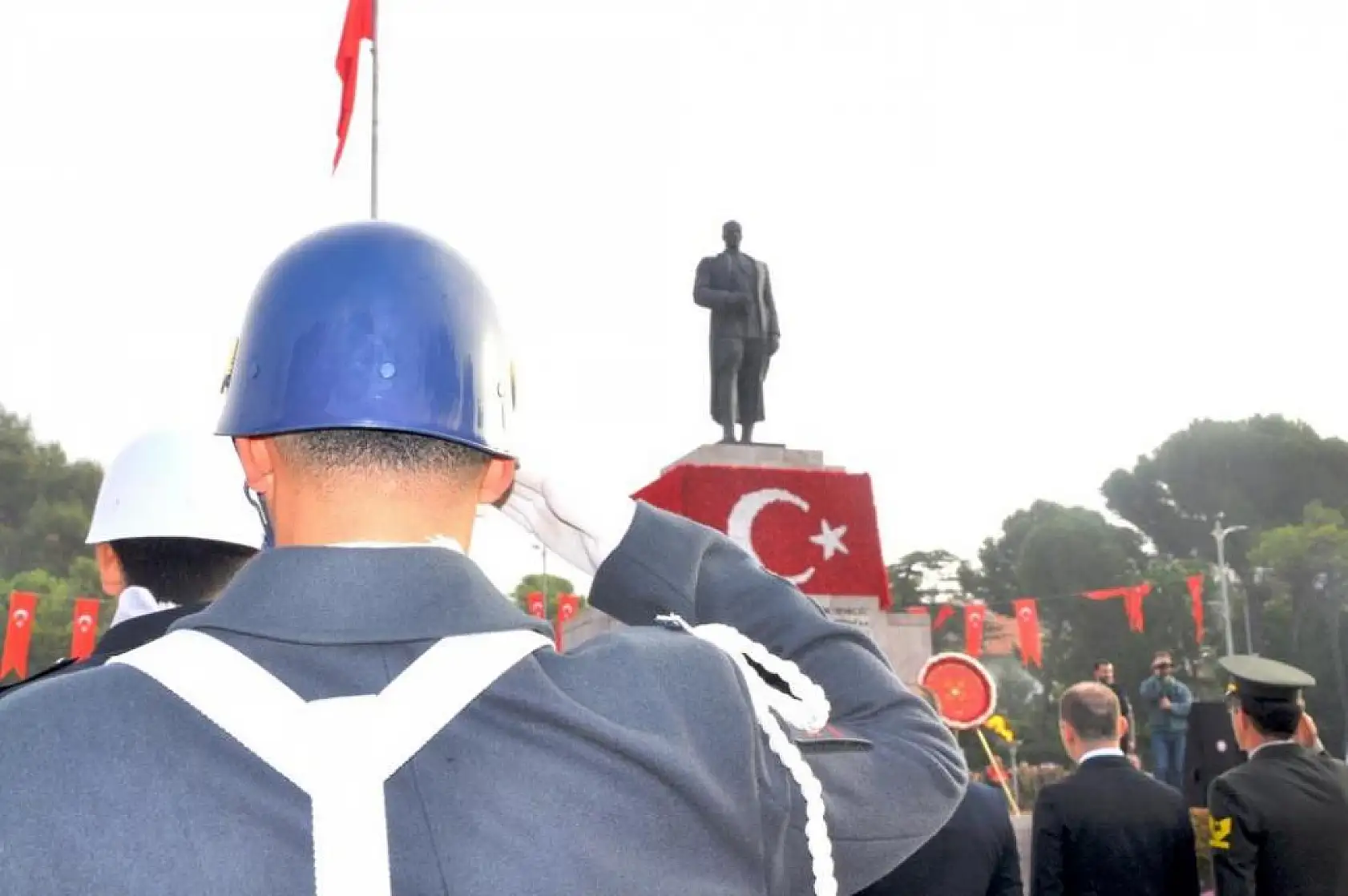 10 Kasım Atatürk'ü anma töreni