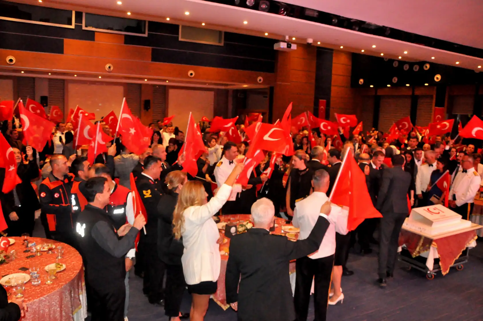 Muğla'da Cumhuriyet balosu coşkuyla kutlandı