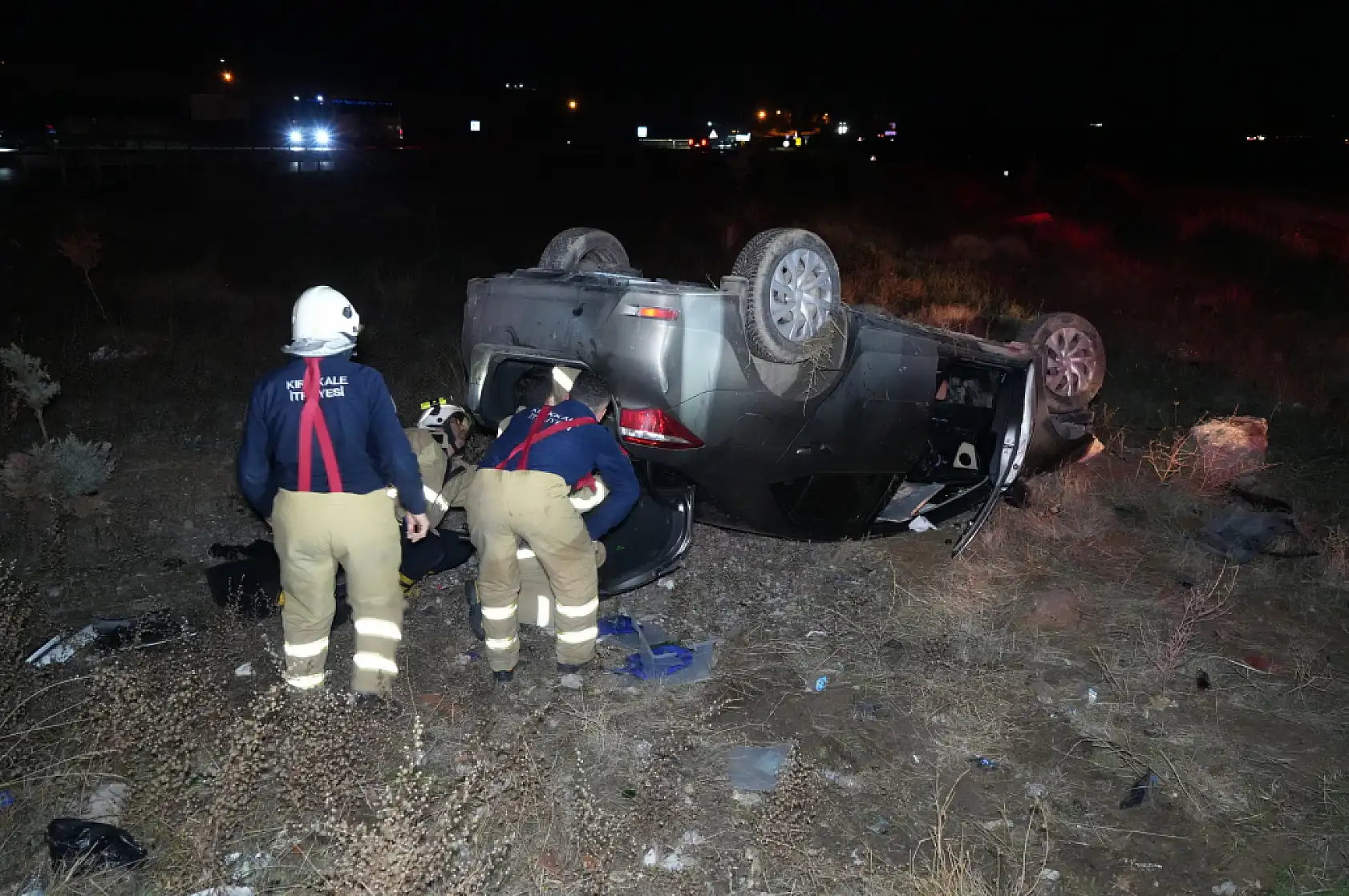 Takla atan otomobilin sürücüsü kaza sonrası ortadan kayboldu