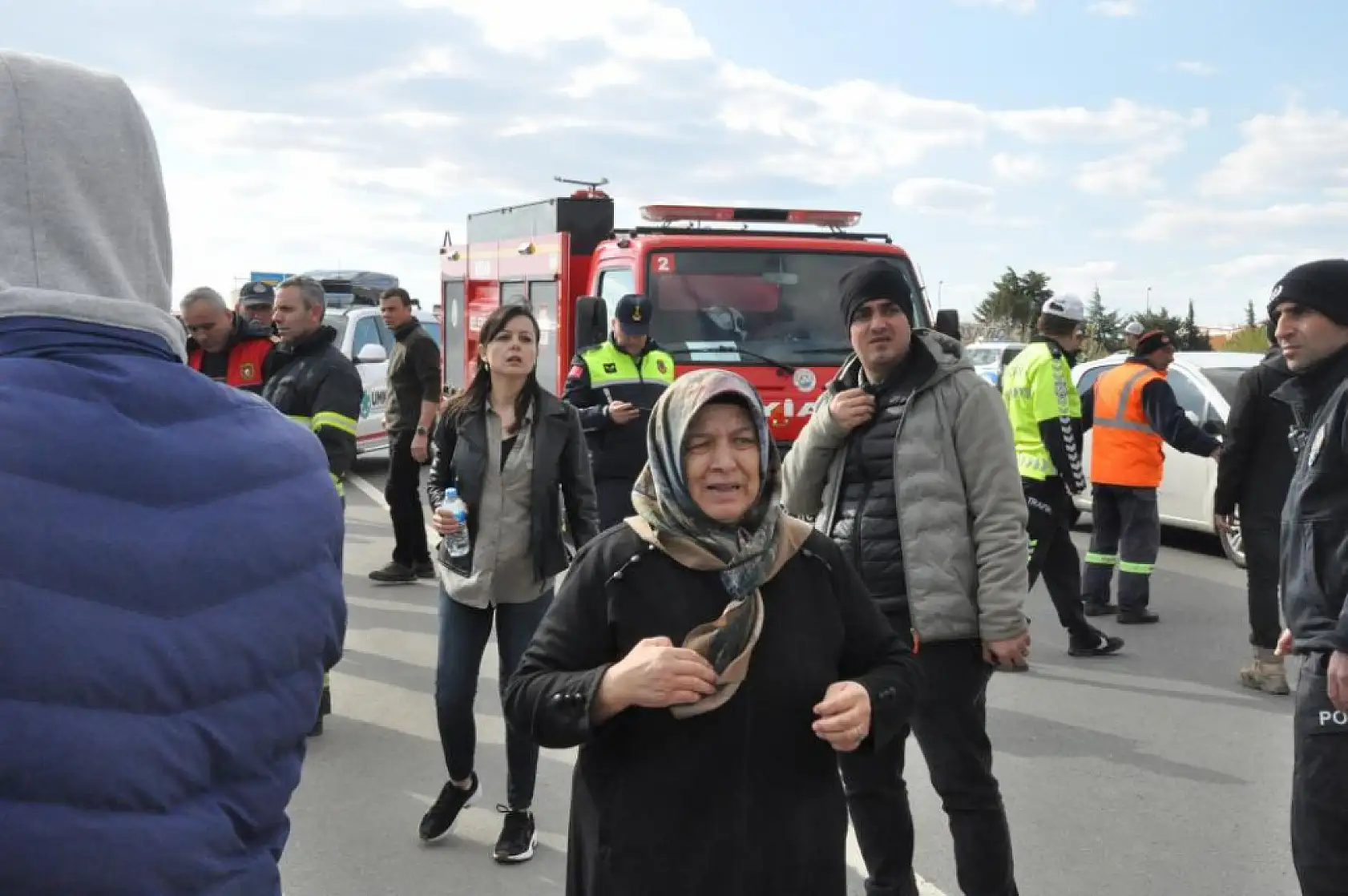 Öğrenci servisi devrildi! 26 yaralı, aileler olay yerine koştu