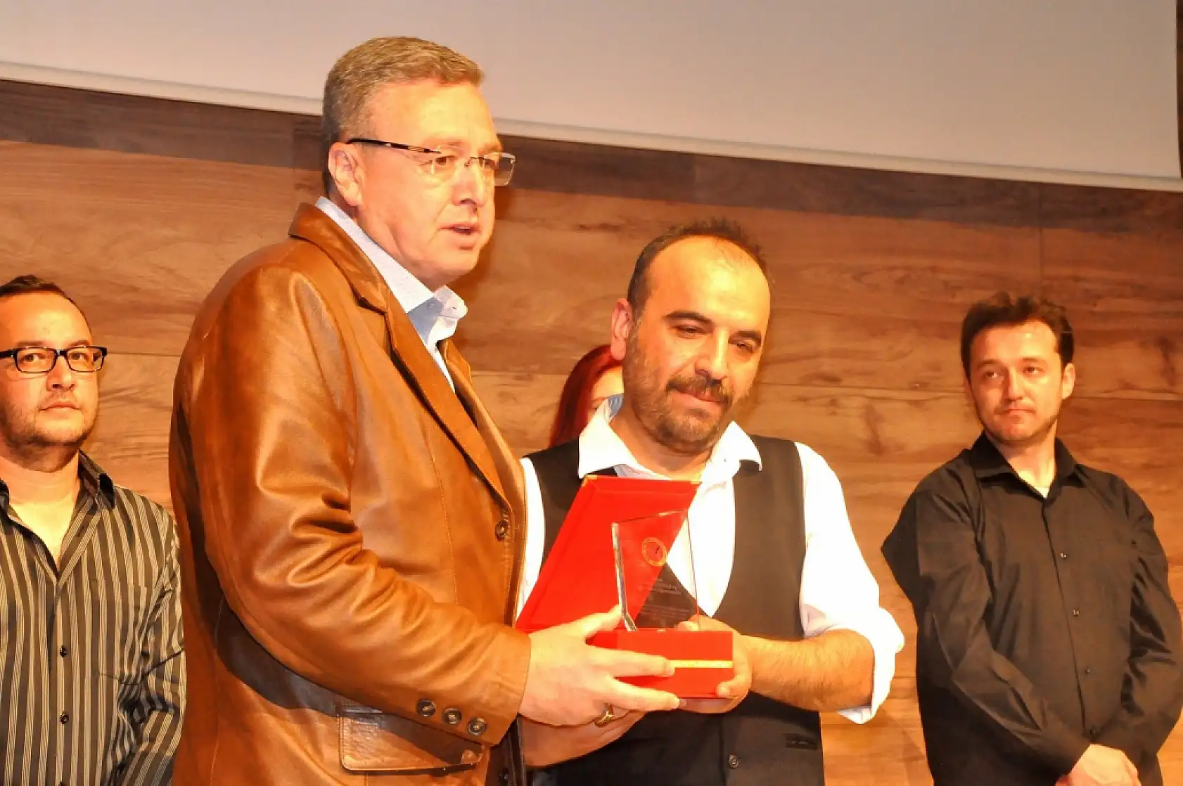 Gazeteci Cüneyt Erdan anısına tiyatro gösterisi düzenlendi