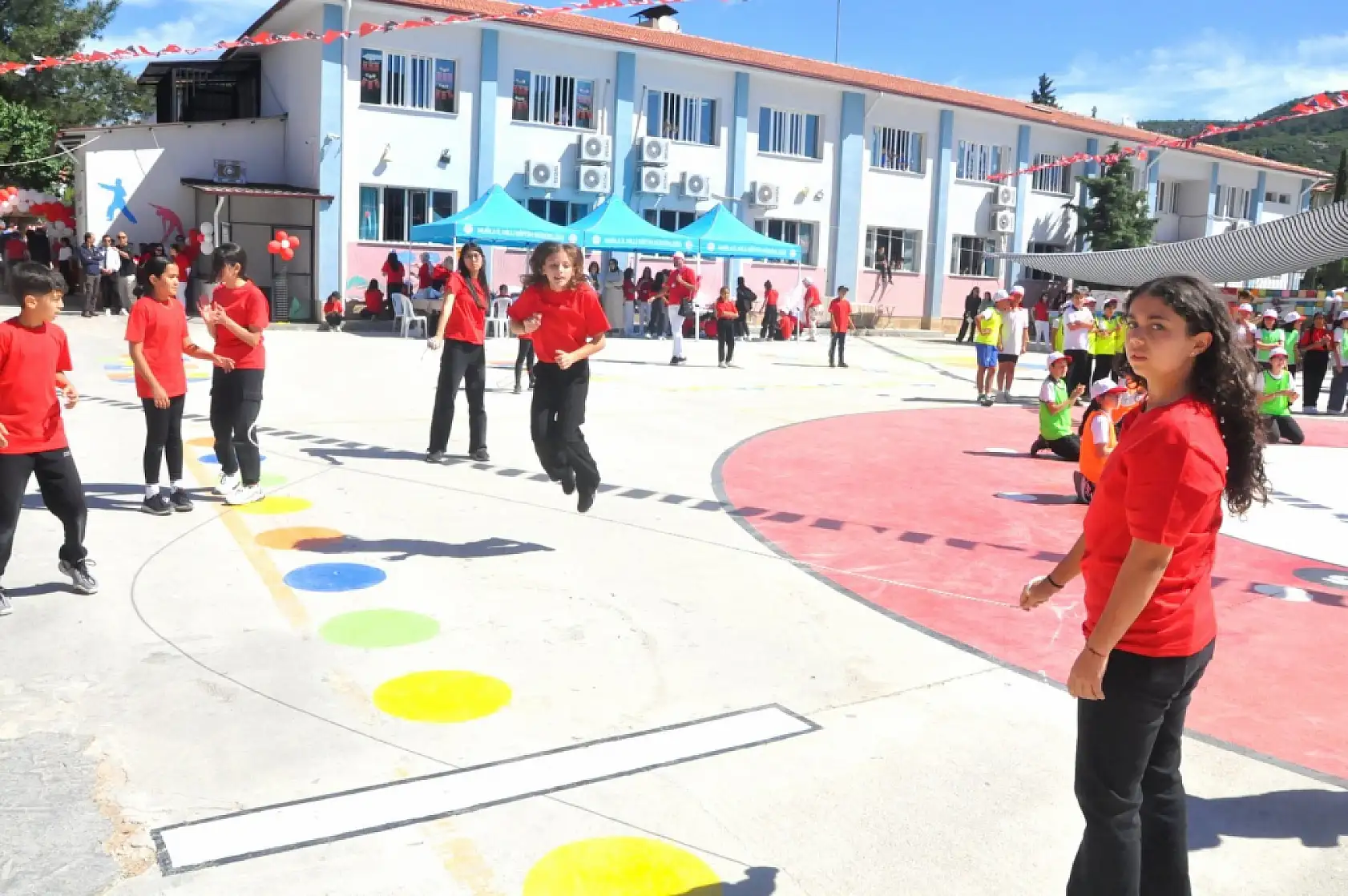 Gelenekten geleceğe Muğla'da renkli çocuk şenliği