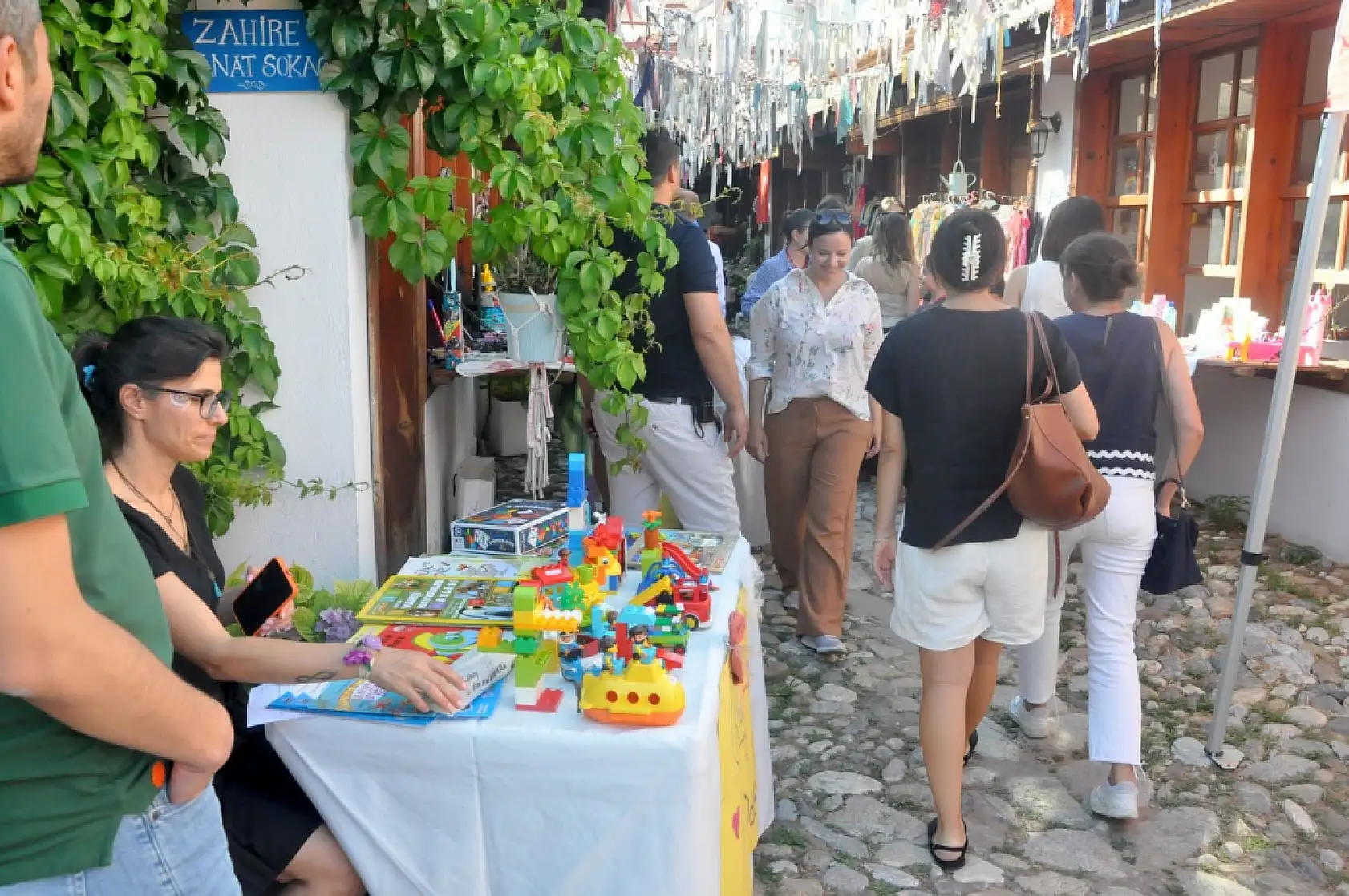 Menteşe'de 'Hazine Pazarı' renkli görüntülere sahne oldu
